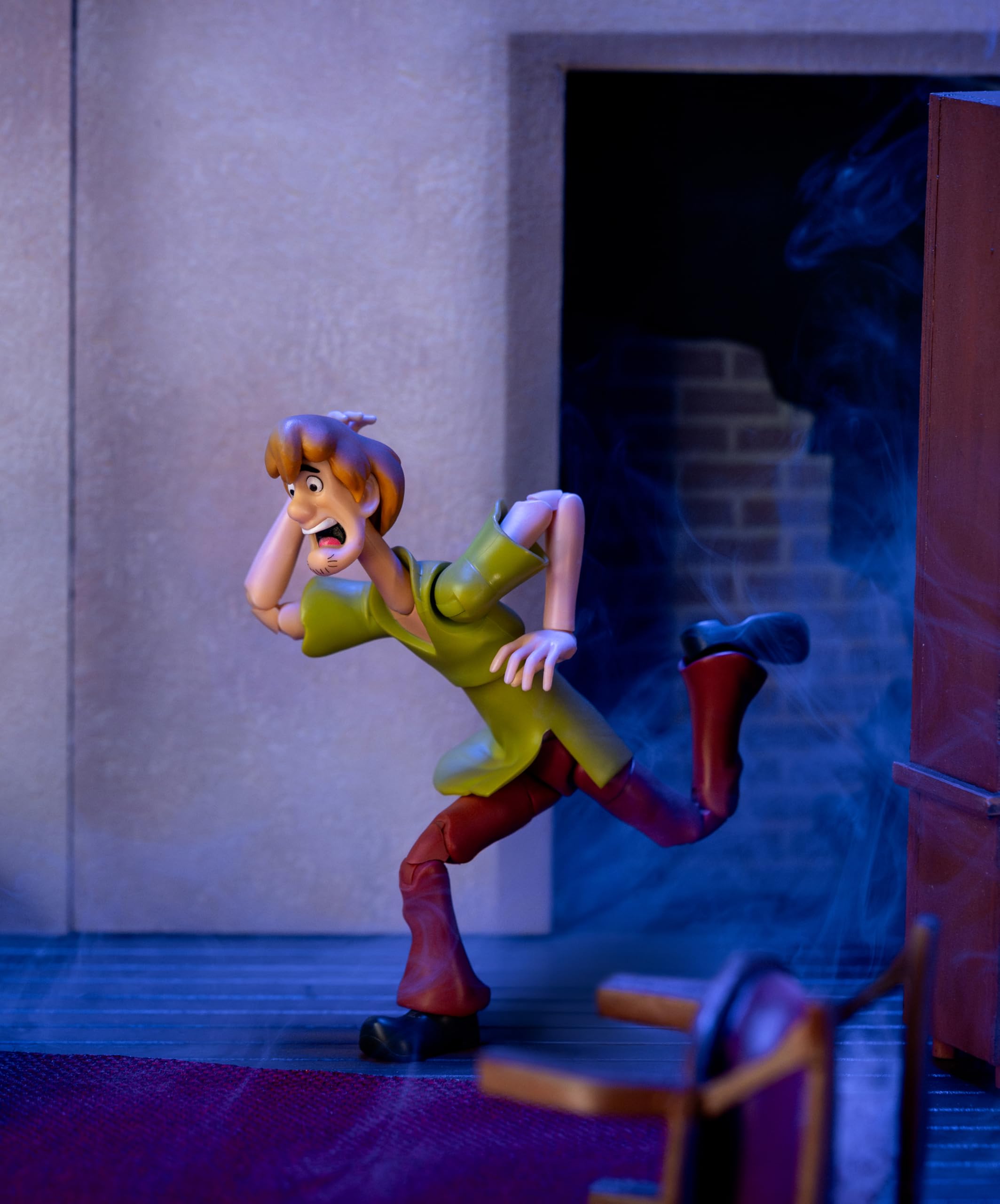 Scooby-Doo Shaggy 6-Inch Deluxe Action Figure - Highly Articulated Collectible with Accessories