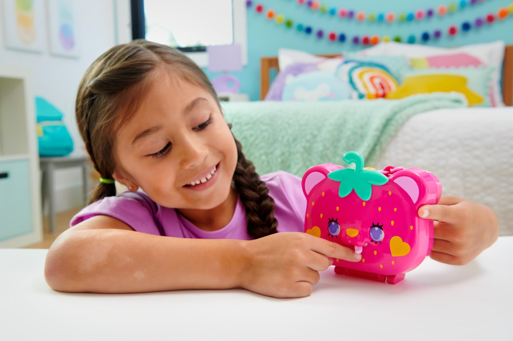 Polly Pocket Straw-beary Patch Compact Playset - 2 Micro Dolls, 12 Accessories, Fidget Exterior, Ages 4+