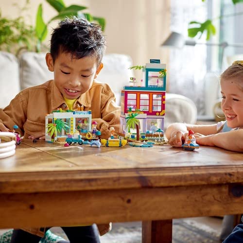 LEGO 41709 Friends Holiday Beach House Set - 686-Piece Building Playset for Ages 7+ 9