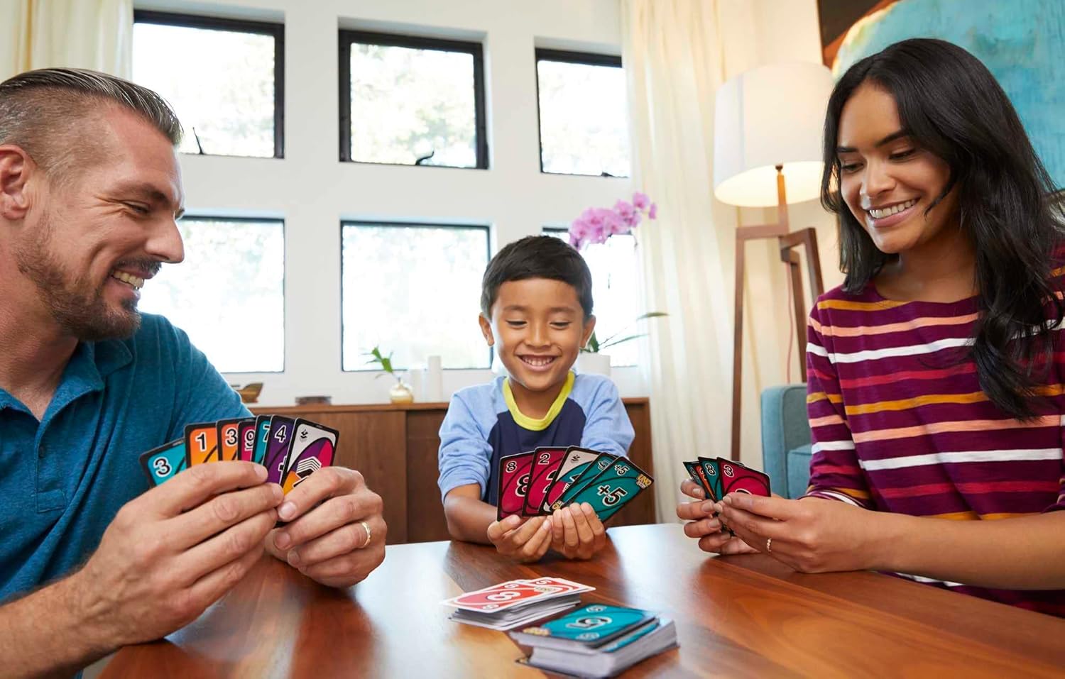 Mattel Games UNO FLIP! Family Card Game in Sturdy Tin with 112 Double-Sided Cards 2