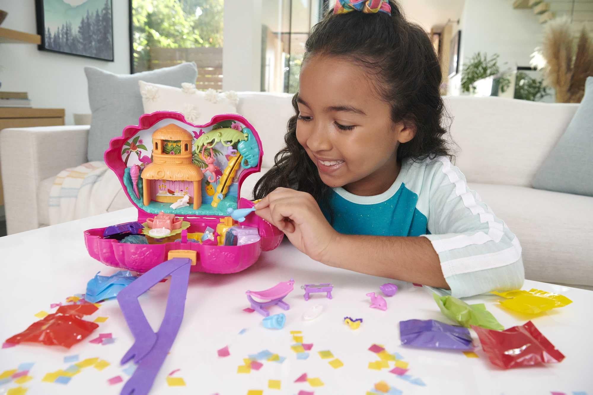 Polly Pocket Flamingo Party Large Compact Playset - 26 Surprises | Ages 4+