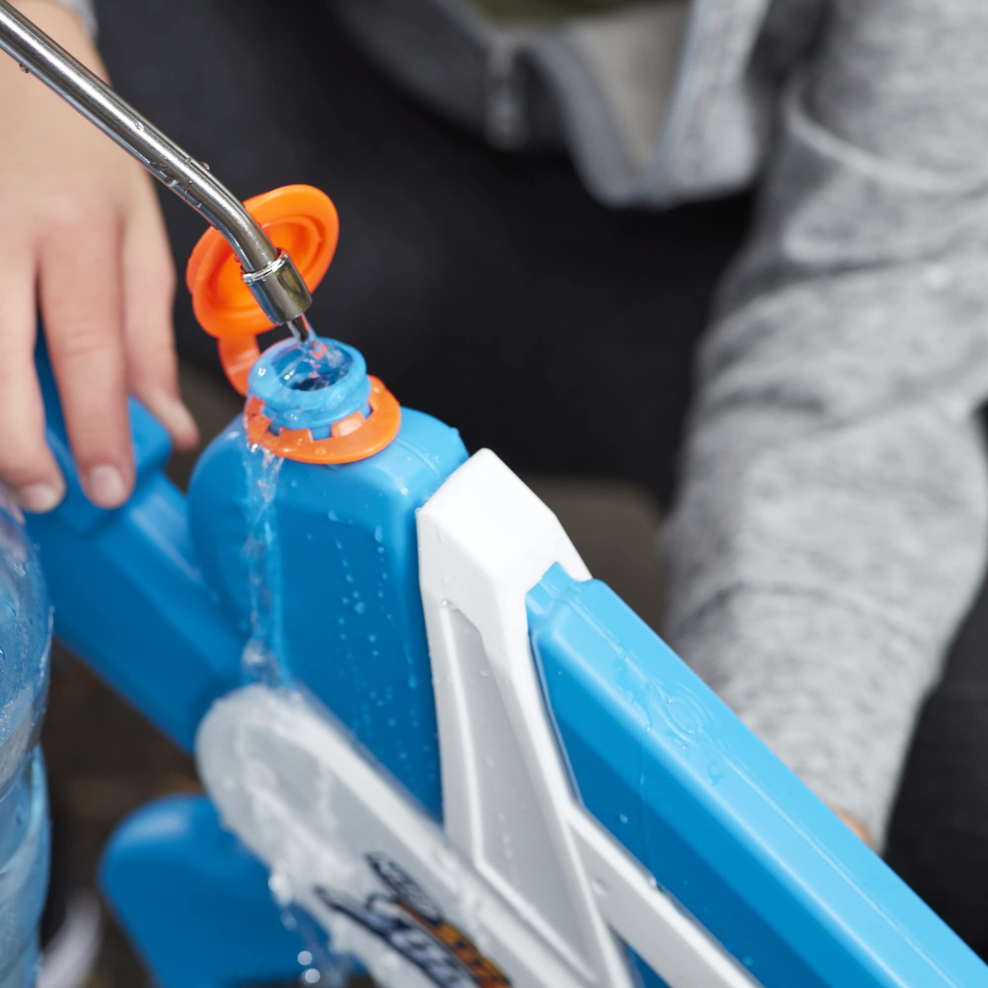 Nerf Super Soaker Twister Water Blaster - 2 Twisting Streams, 37 fl. oz. Tank 4