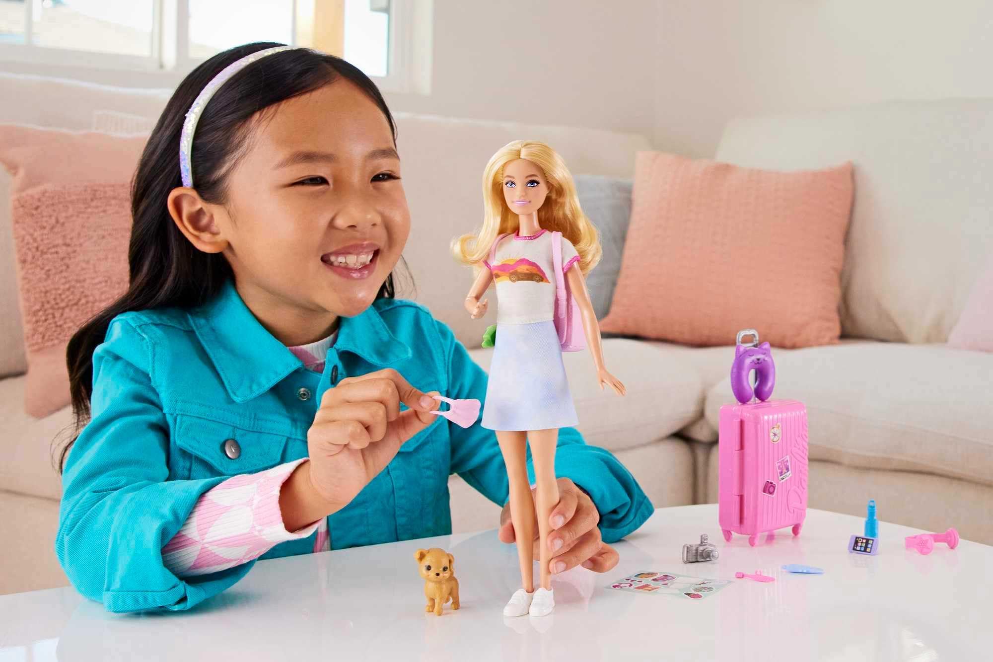 Barbie Malibu Travel Set with Puppy & 13-Piece Accessories - Doll Playset for Ages 3+ 2