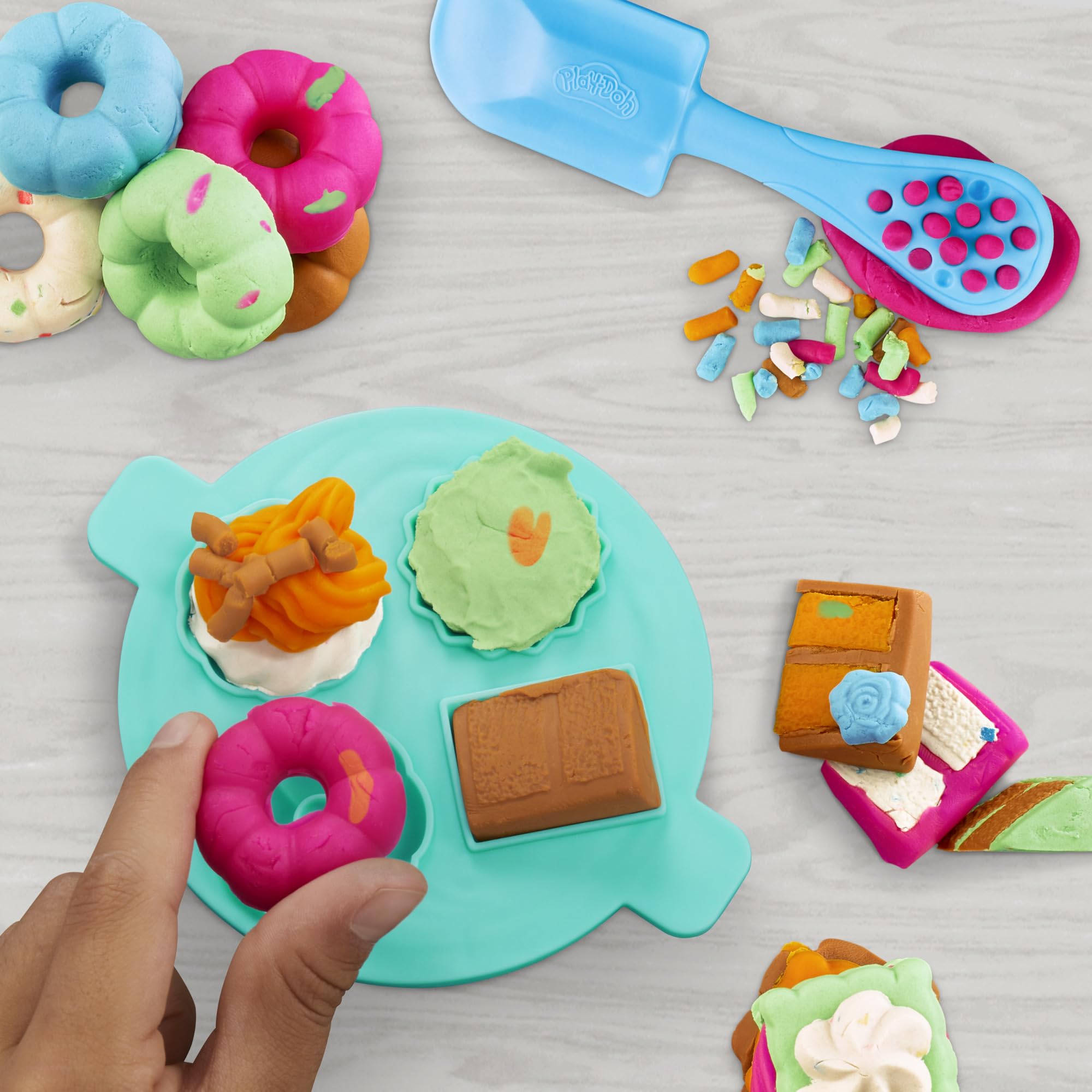 Play-Doh Kitchen Creations Magical Mixer Playset - Toy Mixer with 5 Cans of Play-Doh for Kids 3+ 7