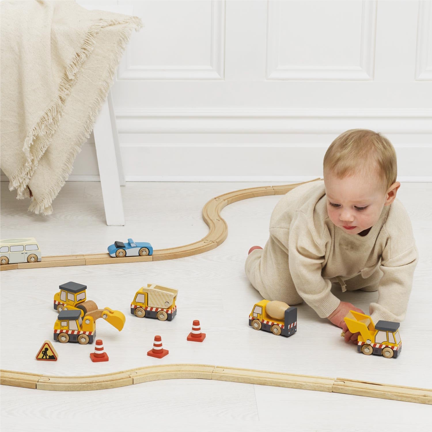Le Toy Van Construction Vehicles Pretend Play Set with Crane, Digger, Roller | Age 3+ 6