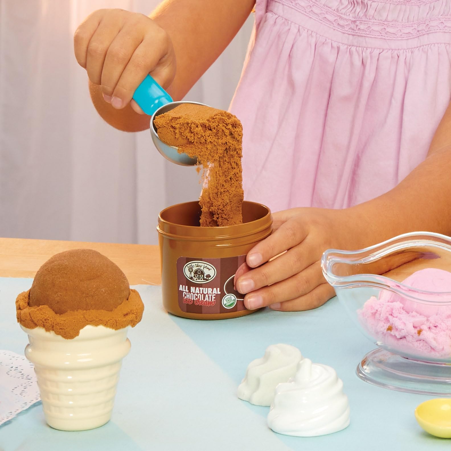 Little Tikes Creative Chefs Ice Cream Kit - 17-Piece Pretend Play Set with Make-It! Mix, Ages 3+ 4