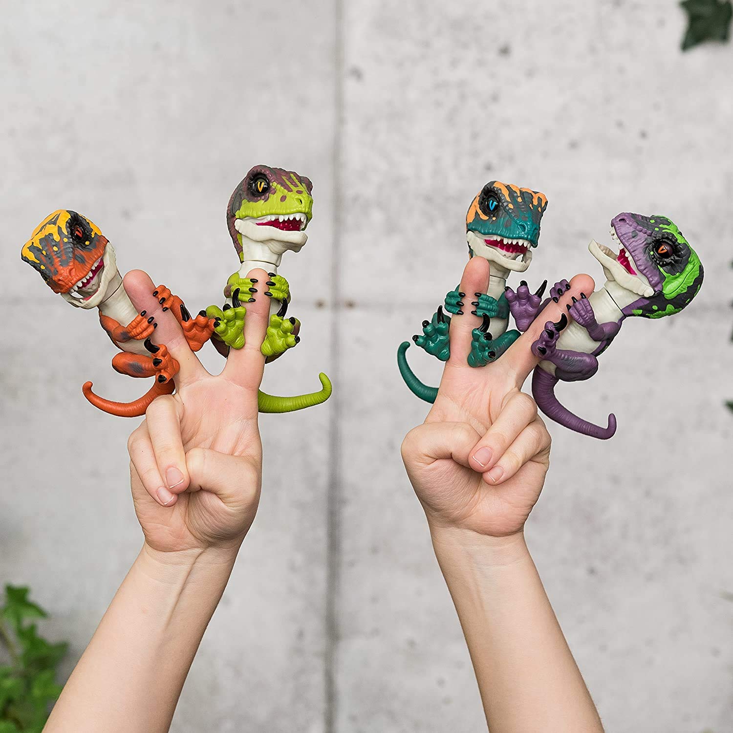 Untamed Raptor di Fingerlings - Stealth Green - Baby Dinosaur interattivo da collezione - Di WowWee 7