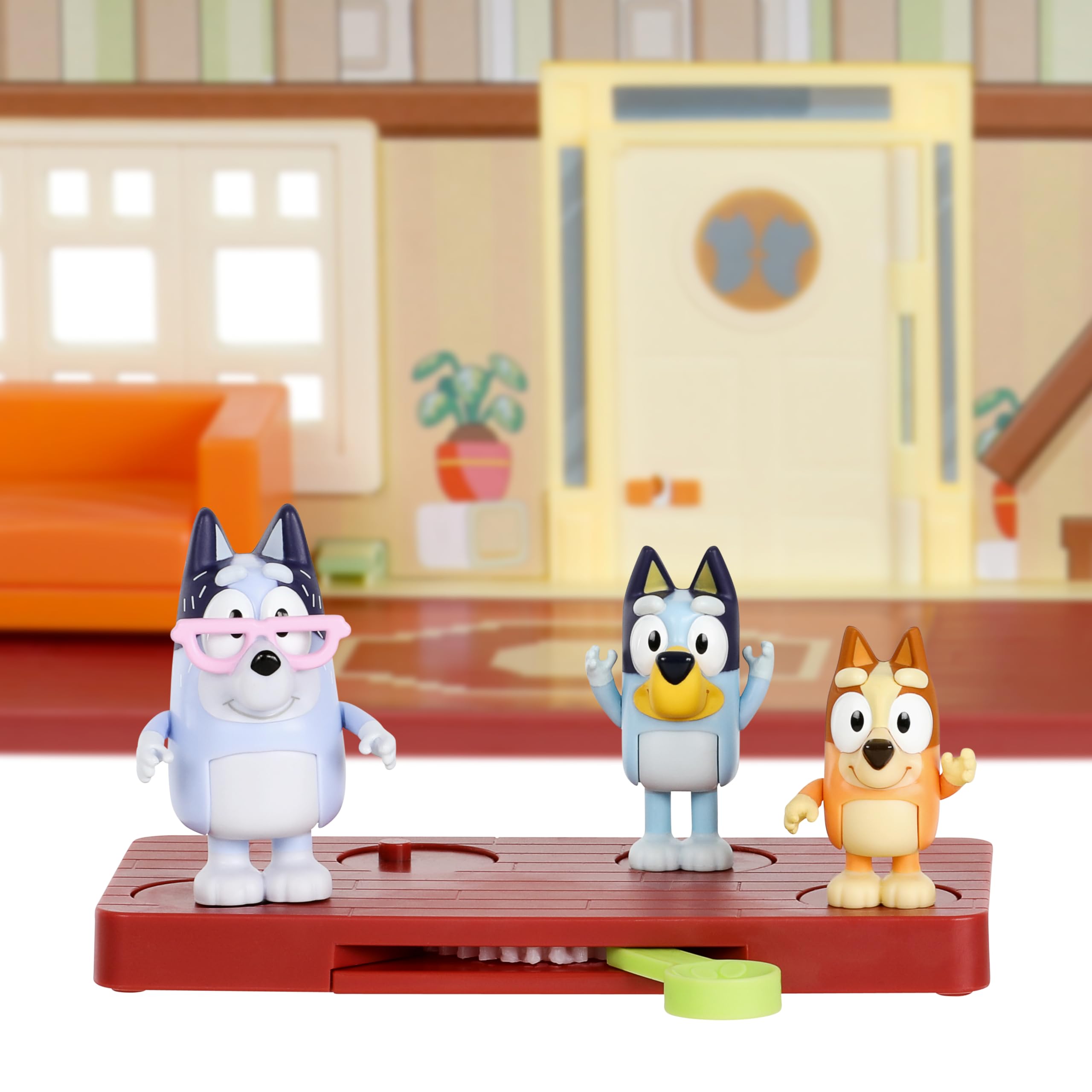 moose toys Bluey Ultimate Lights and Sounds Playhouse and Toy Box with 29 Accessories | Amazon Exclusive 5