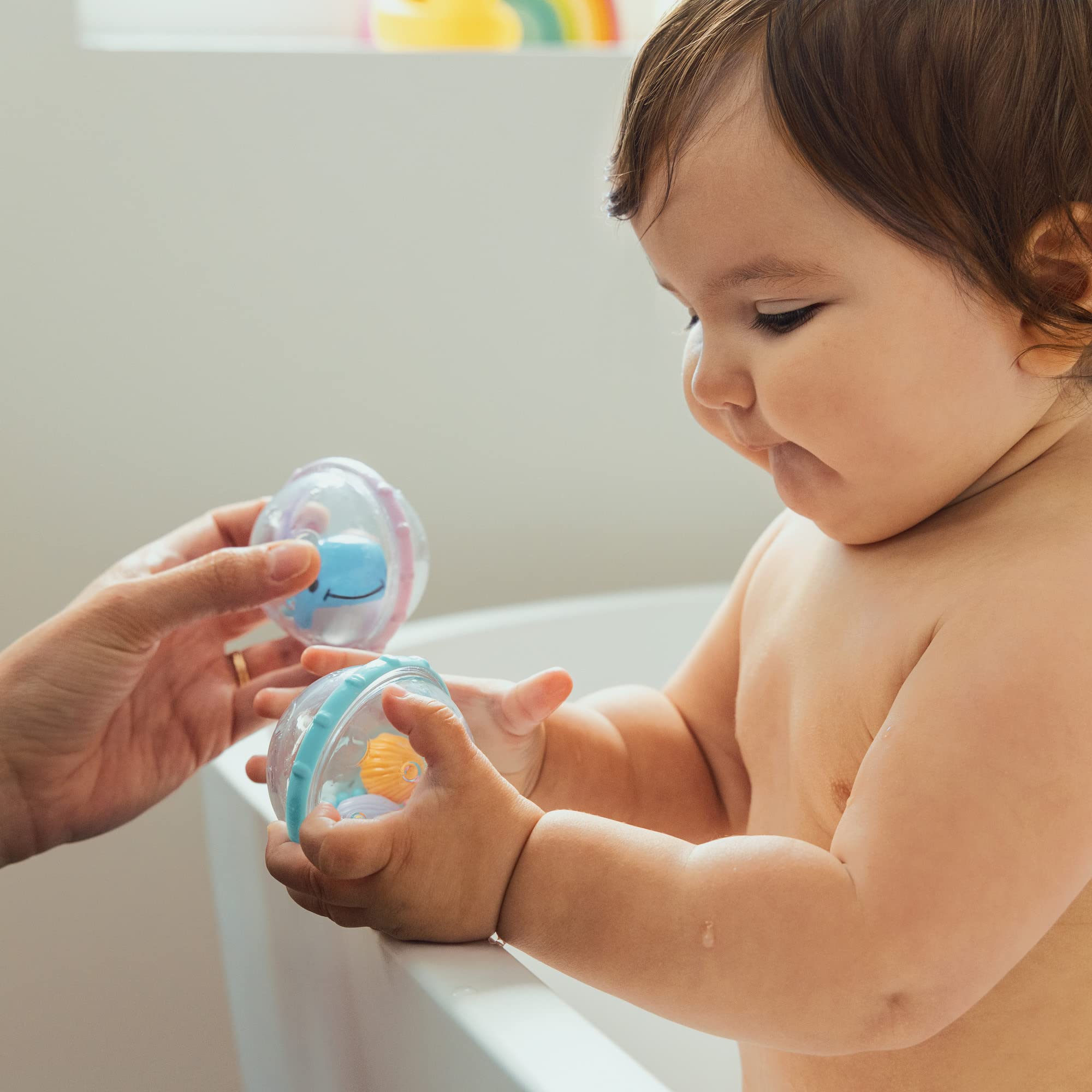 Munchkin Float and Play Bubbles Bath Toy - Spinning, Rattling & Floating Water Play for Babies 4+ Months 2