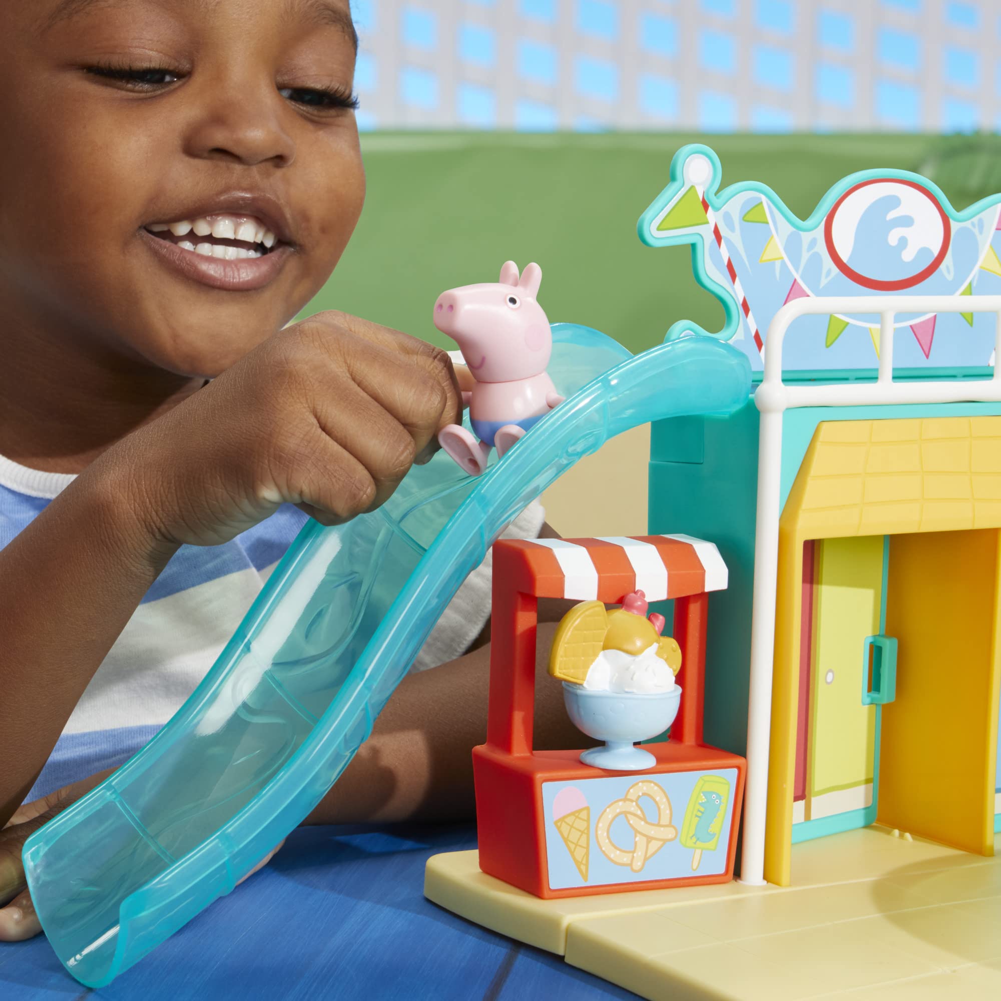 Peppa Pig Waterpark Playset - 2-Sided Playset with Figures & Accessories for 3+ 7