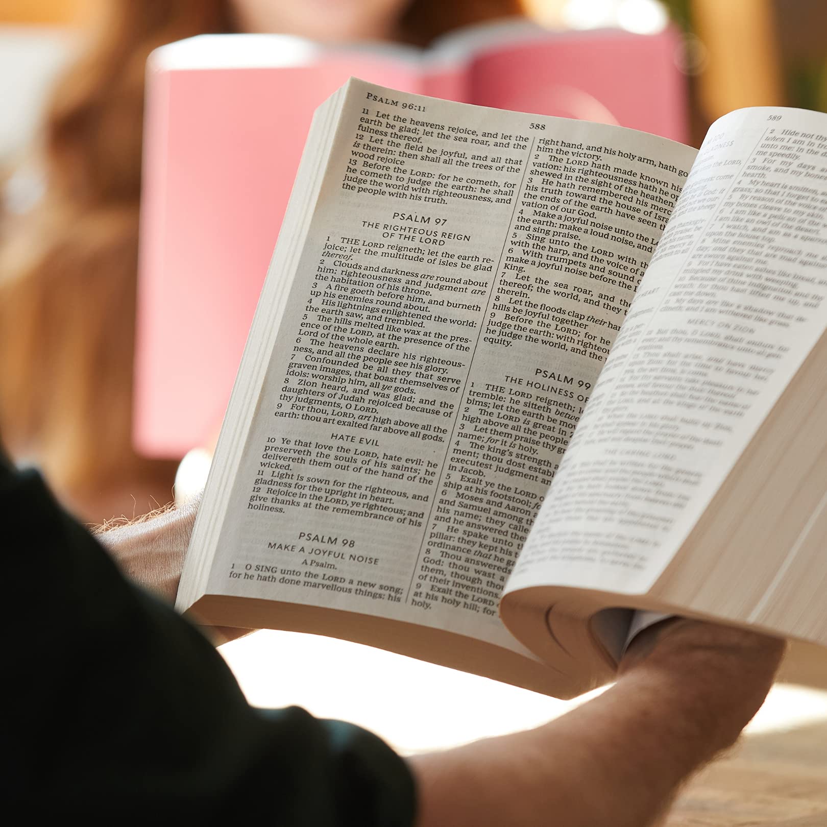 Thomas Nelson Holy Bible, King James Version - Larger Print | Paperback | 1184 Pages 3