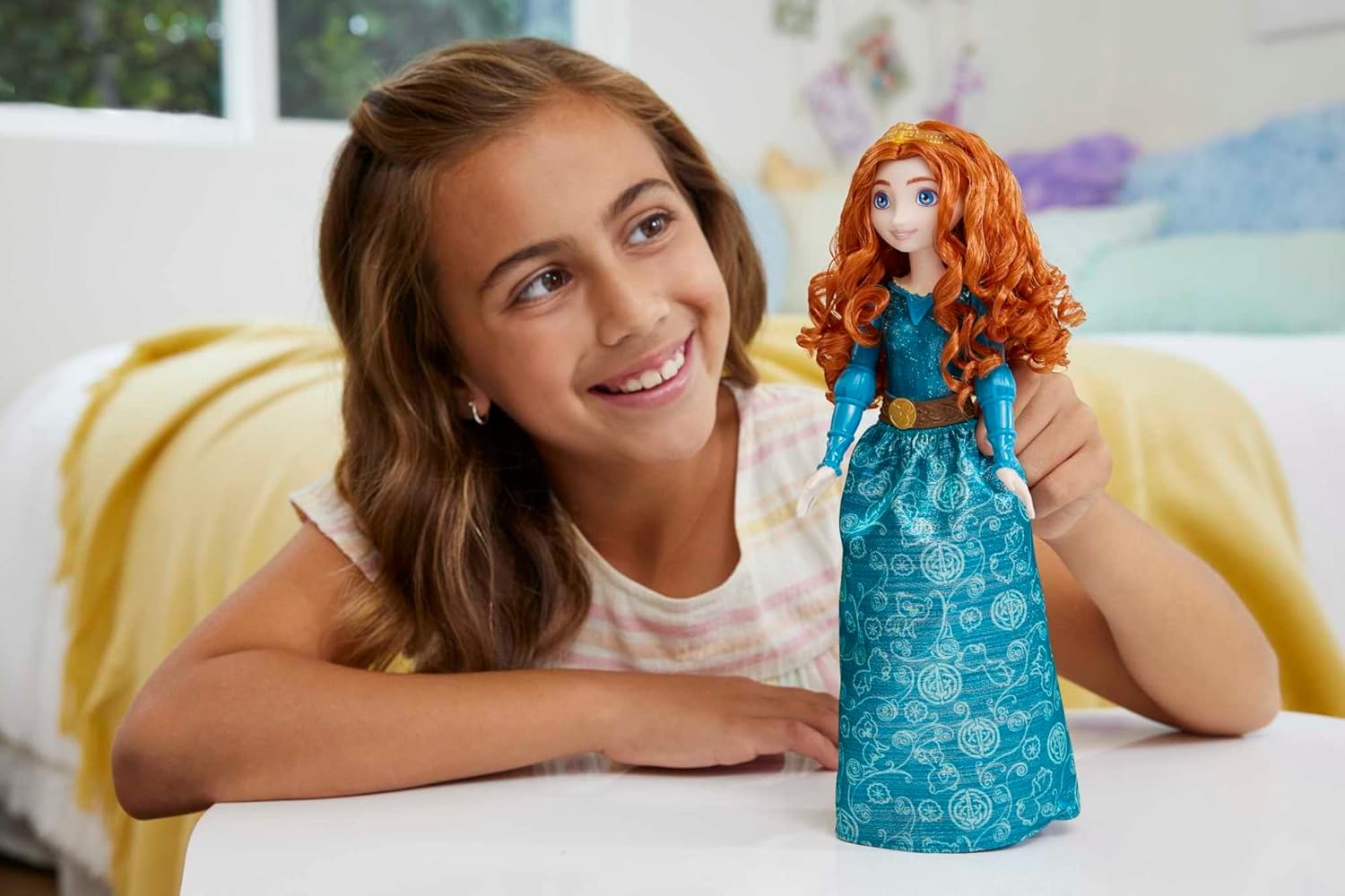Disney Princess Merida Posable Fashion Doll - Sparkling Outfit & Accessories, 3+ Years 3