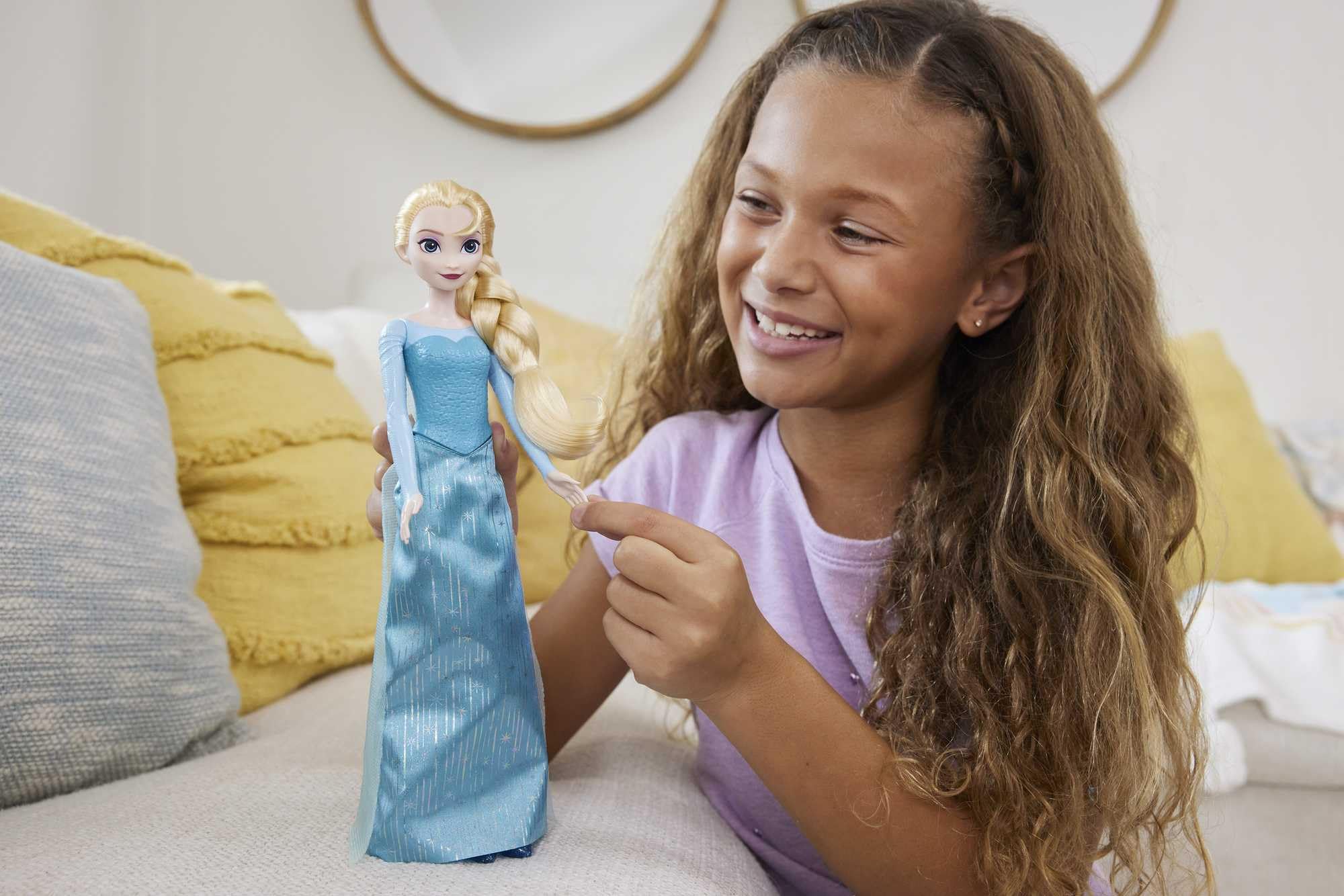 Mattel Disney Princess Elsa Posable Fashion Doll with Signature Outfit & Accessories - Inspired by Frozen Movie 6