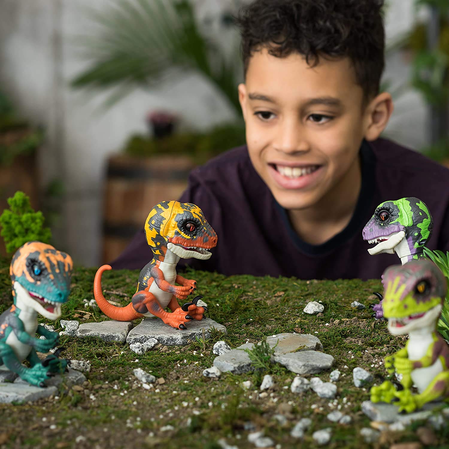 Untamed Raptor di Fingerlings - Stealth Green - Baby Dinosaur interattivo da collezione - Di WowWee 8