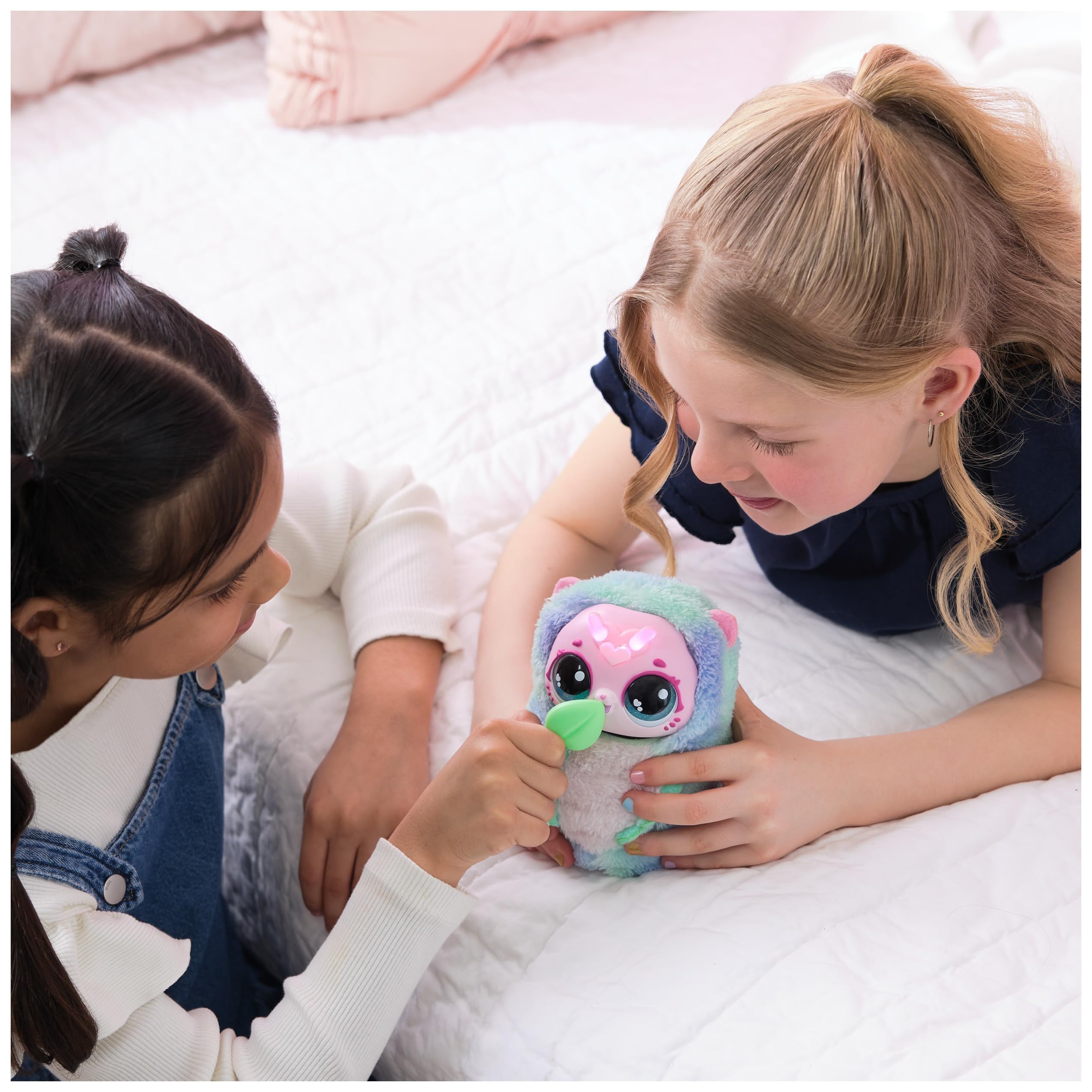 HATCHIMALS Bloomables Kittyfly Surprise Interactive Toy with Flower and Accessories 2