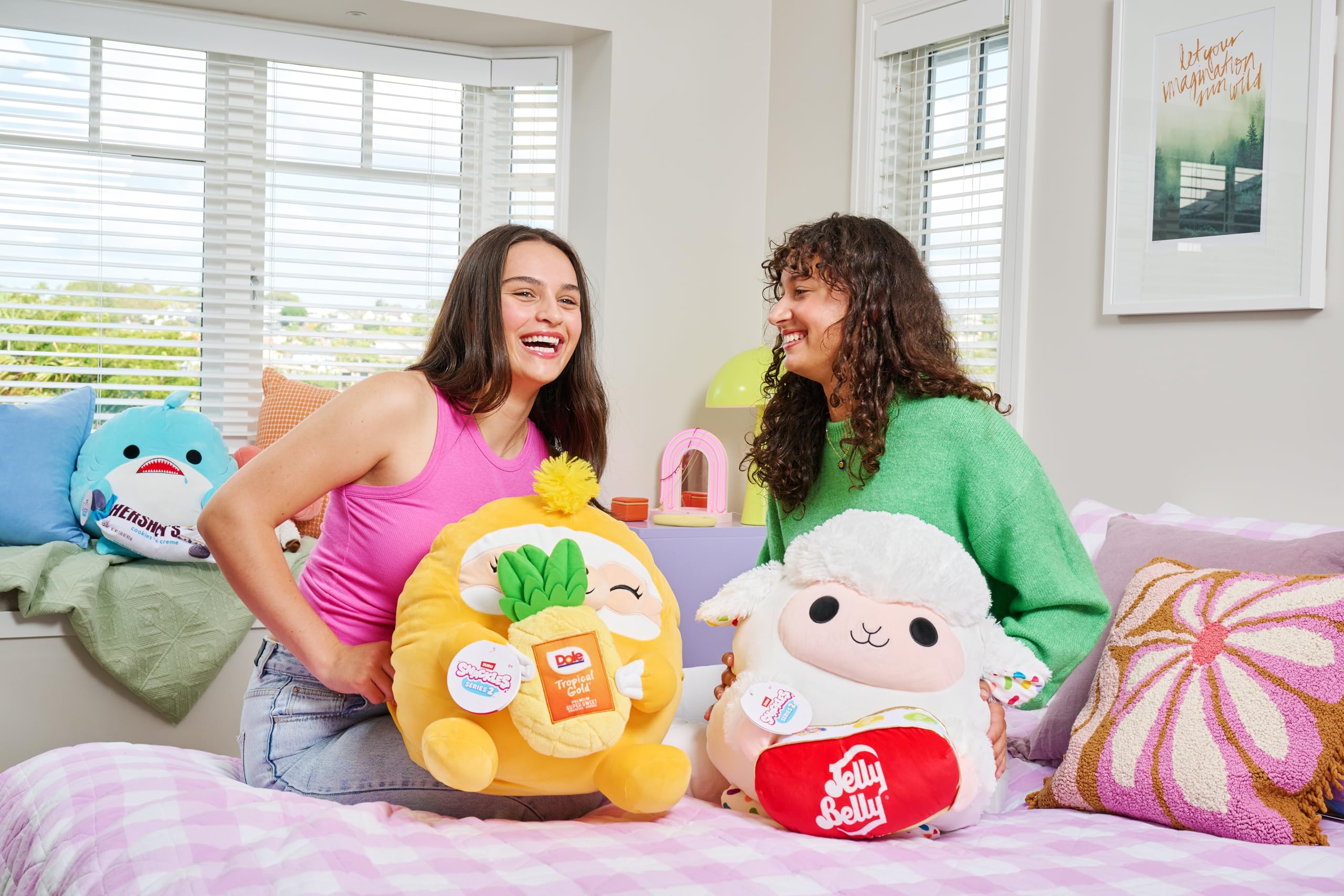 Snackles Series 2 - Pink Shrimp Plush Toy with Sour Cream & Onion Pringles 2