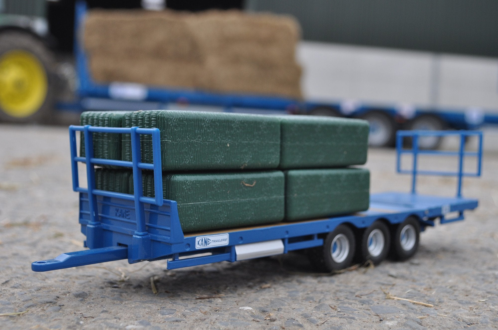 Britains 1:32 Kane Bale Trailer and Bales Farm Set Playset da collezione 5