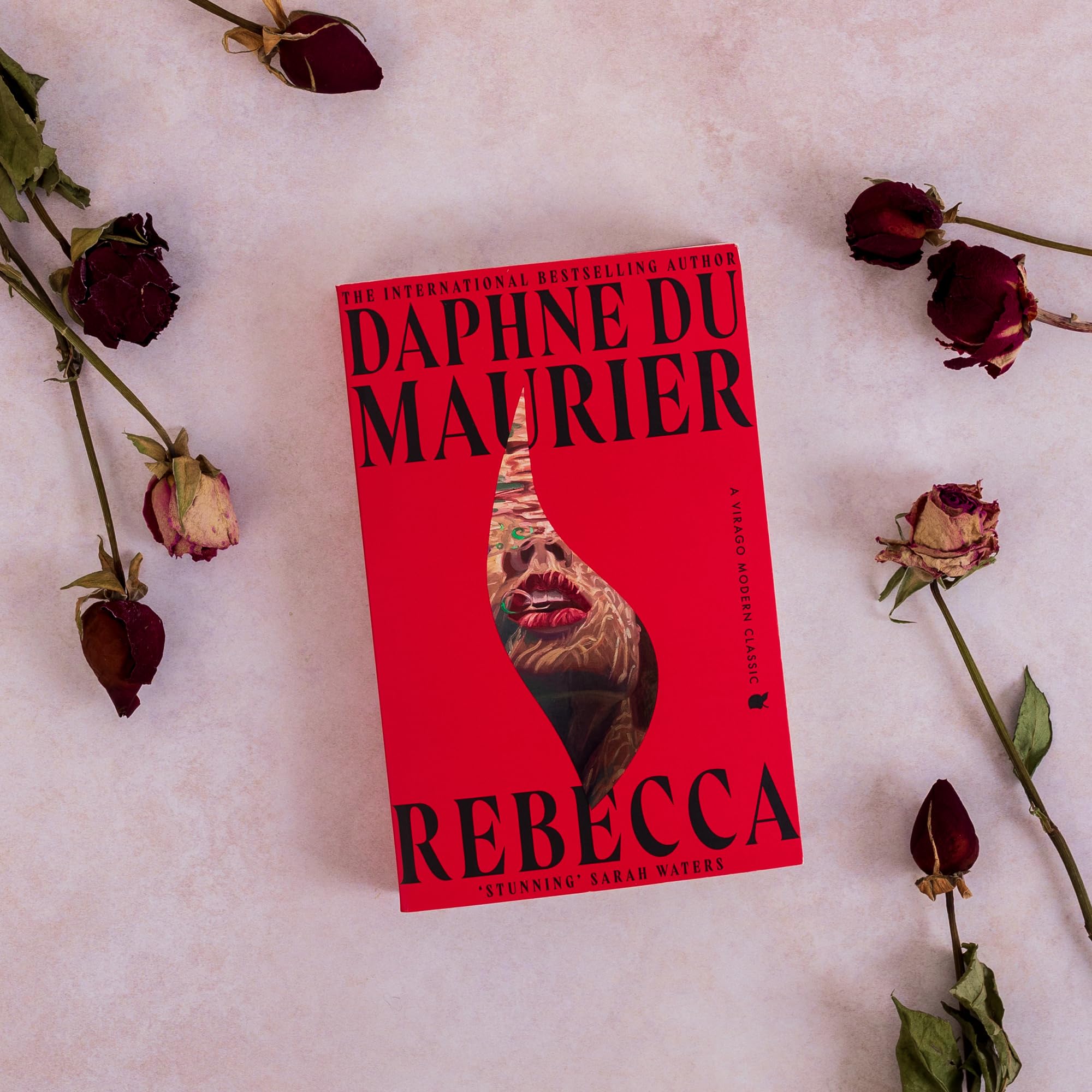 Virago Rebecca by Daphne du Maurier - Iconic Masterpiece of Jealousy and Obsession | Paperback 3