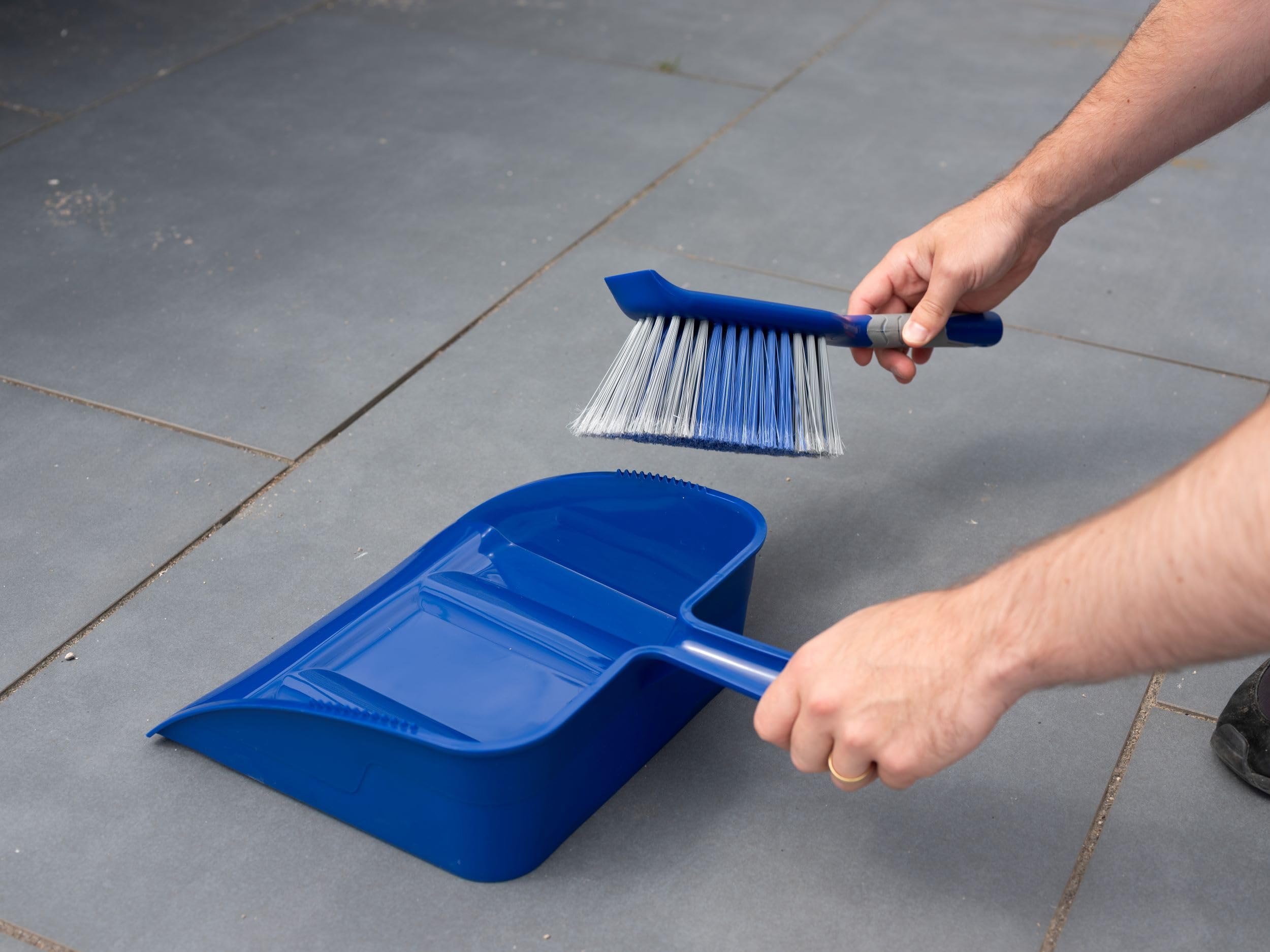 Addis - Outdoor Dustpan & Brush Set Heavy Duty Yard Sweeper with Wide Pan 4