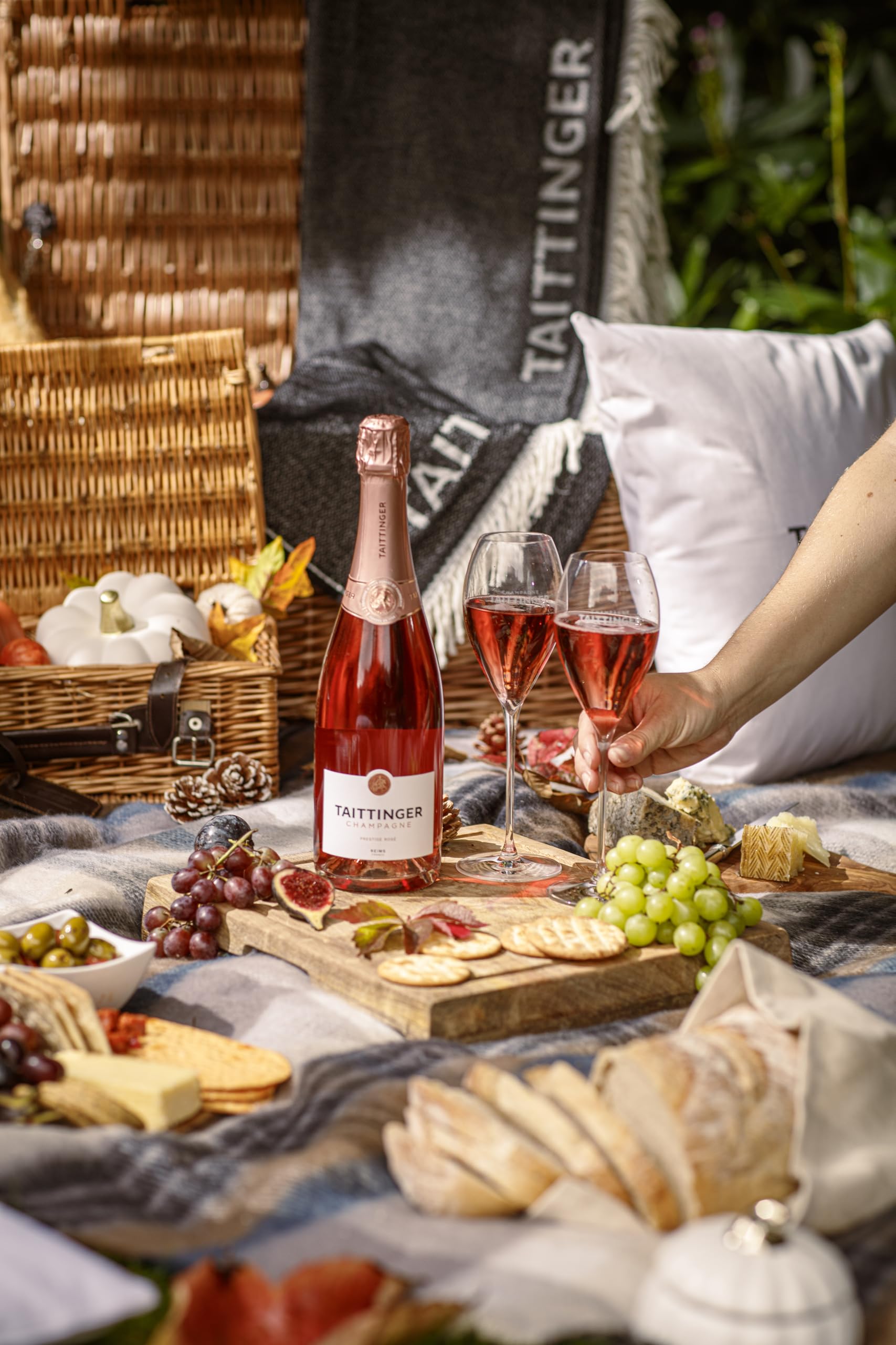 Taittinger Brut Prestige Rosé Non Vintage Champagne in Gift Box (75cl) 2