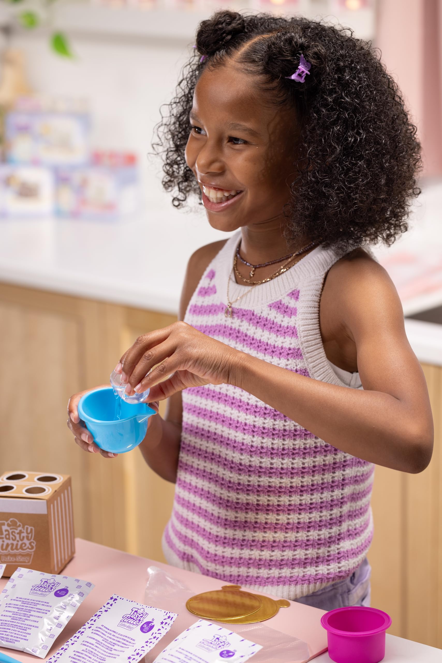 Tasty Tinies Bake Shop Strawberry Cake Mix Kit with Pink Frosting & Sprinkles | Makes 2 Mini Cakes 3