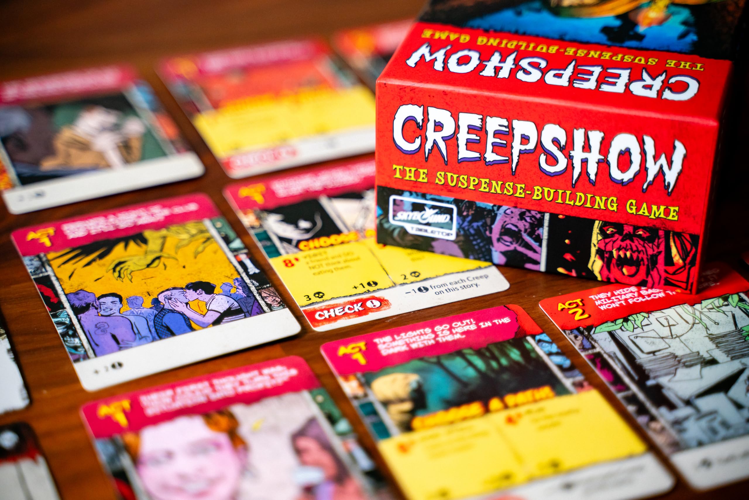 Skybound Games Creepshow The Suspense-Building Card Game 12
