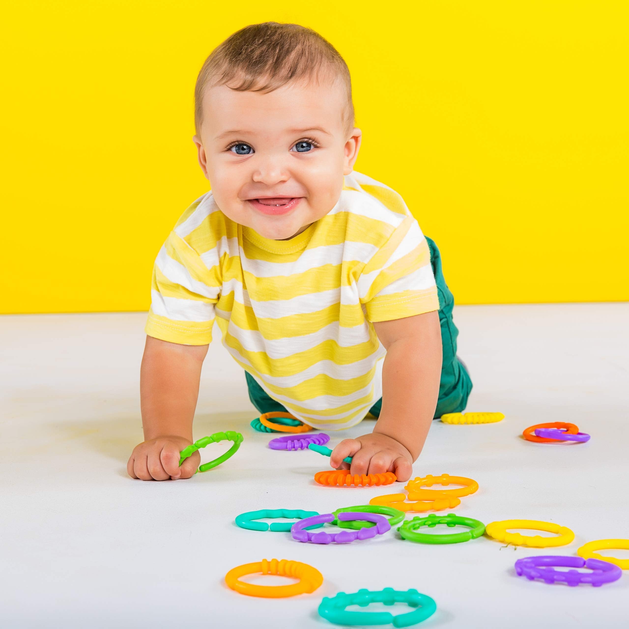 Bright Starts Lots of Links Rings Toys - 24 Pcs BPA-Free Plastic Links for Stroller or Carrier, Ages 0 Months+ 6
