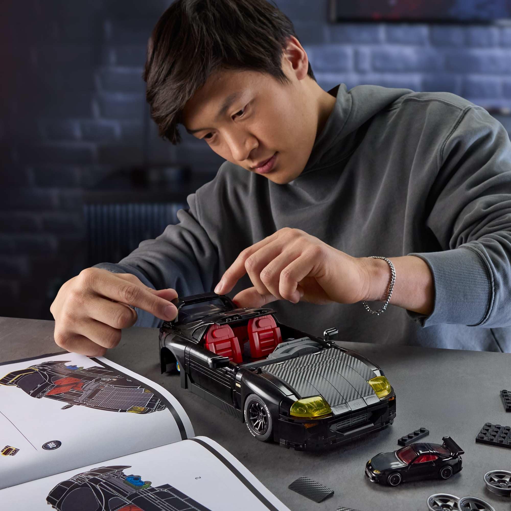 Mattel Hot Wheels '94 Toyota Supra MKIV Building Set - 1:16 Scale, 824 Pieces, Ages 10+ 2