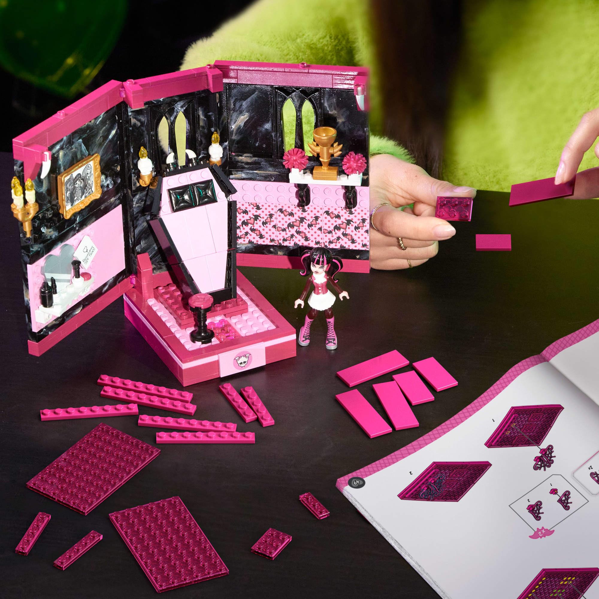 MEGA Monster High Draculaura's Boo-k Crypt Building Set with Poseable Micro-Figure 5