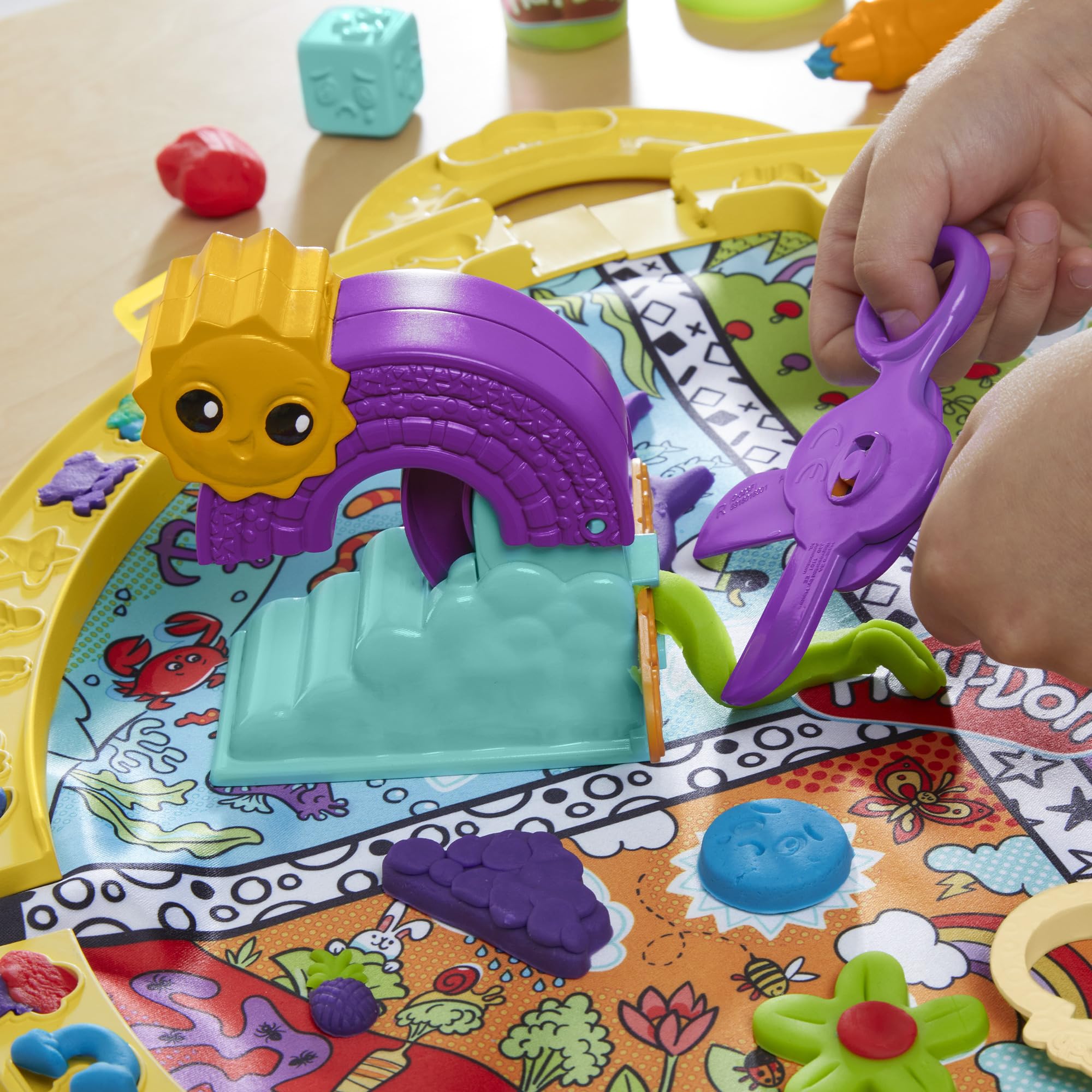 Play-Doh Fold and Go Playmat Starter Playset - Creative Arts & Crafts Toy for Kids 3+ 6