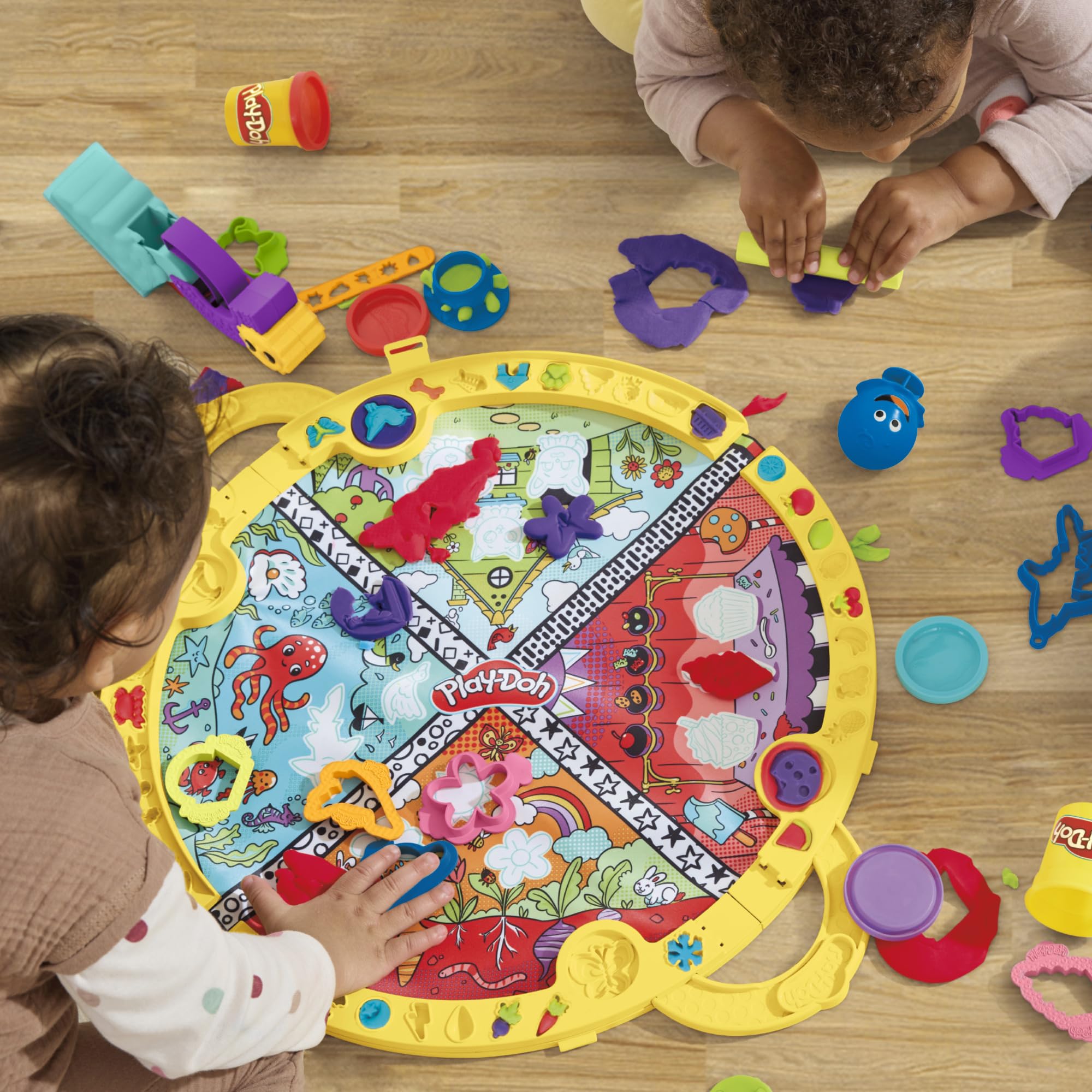 Play-Doh Fold and Go Playmat Starter Playset - Creative Arts & Crafts Toy for Kids 3+ 7