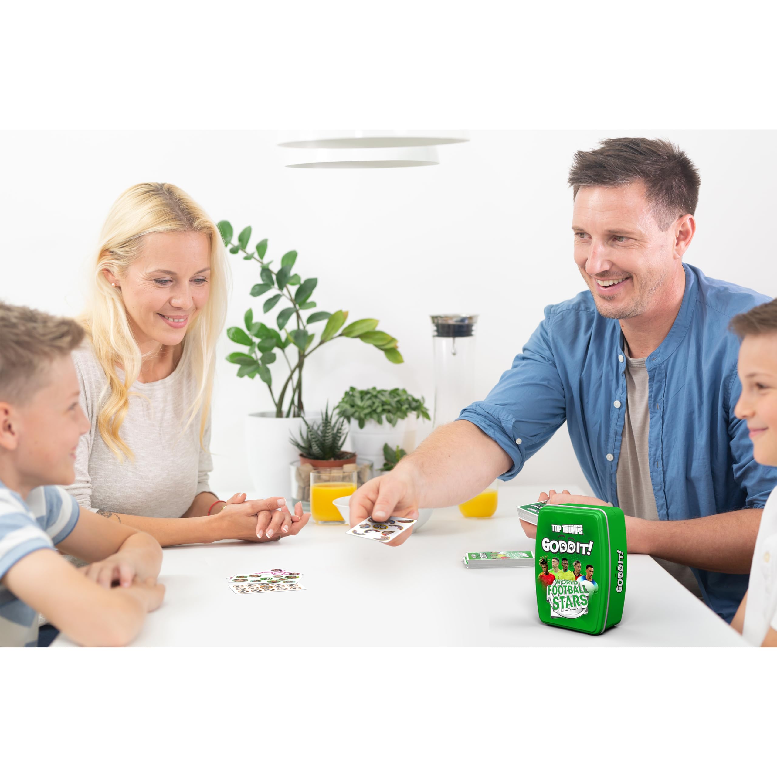 Top Trumps Goddit! Card Game - World Football Stars Theme | 5 Games in 1 | Portable Metal Tin