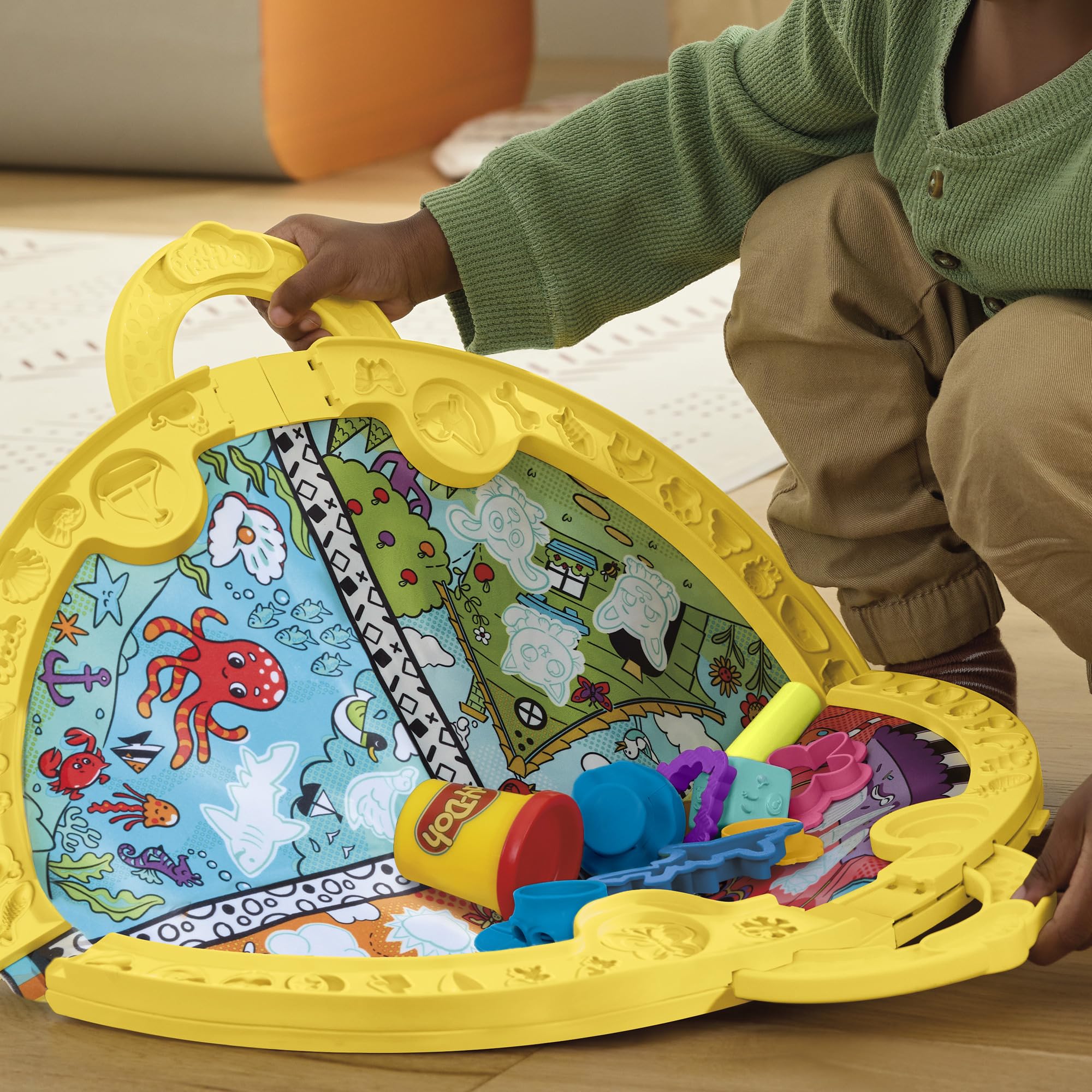 Play-Doh Fold and Go Playmat Starter Playset - Creative Arts & Crafts Toy for Kids 3+ 8