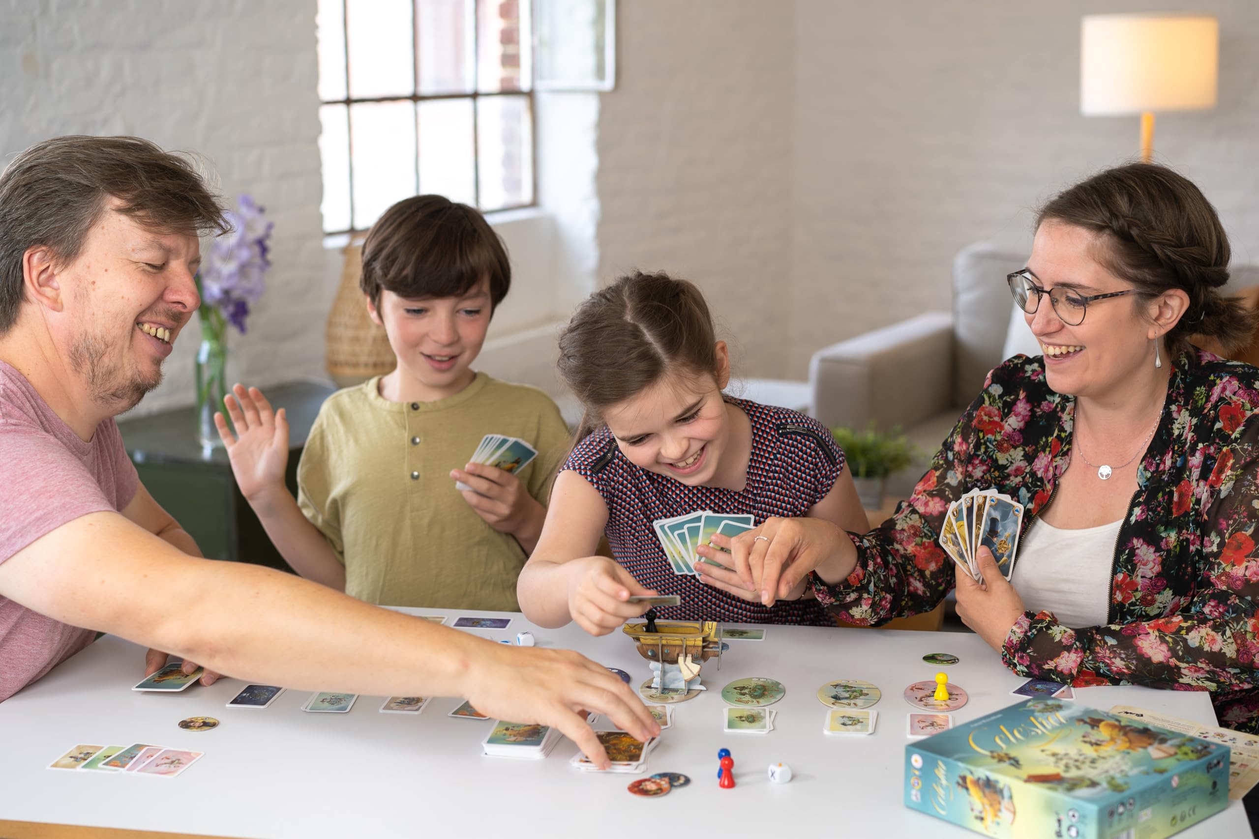 Blackrock Editions Celestia Card Game for 2-6 Players, Ages 8+, 30-Minute Play Time (French Version) 4