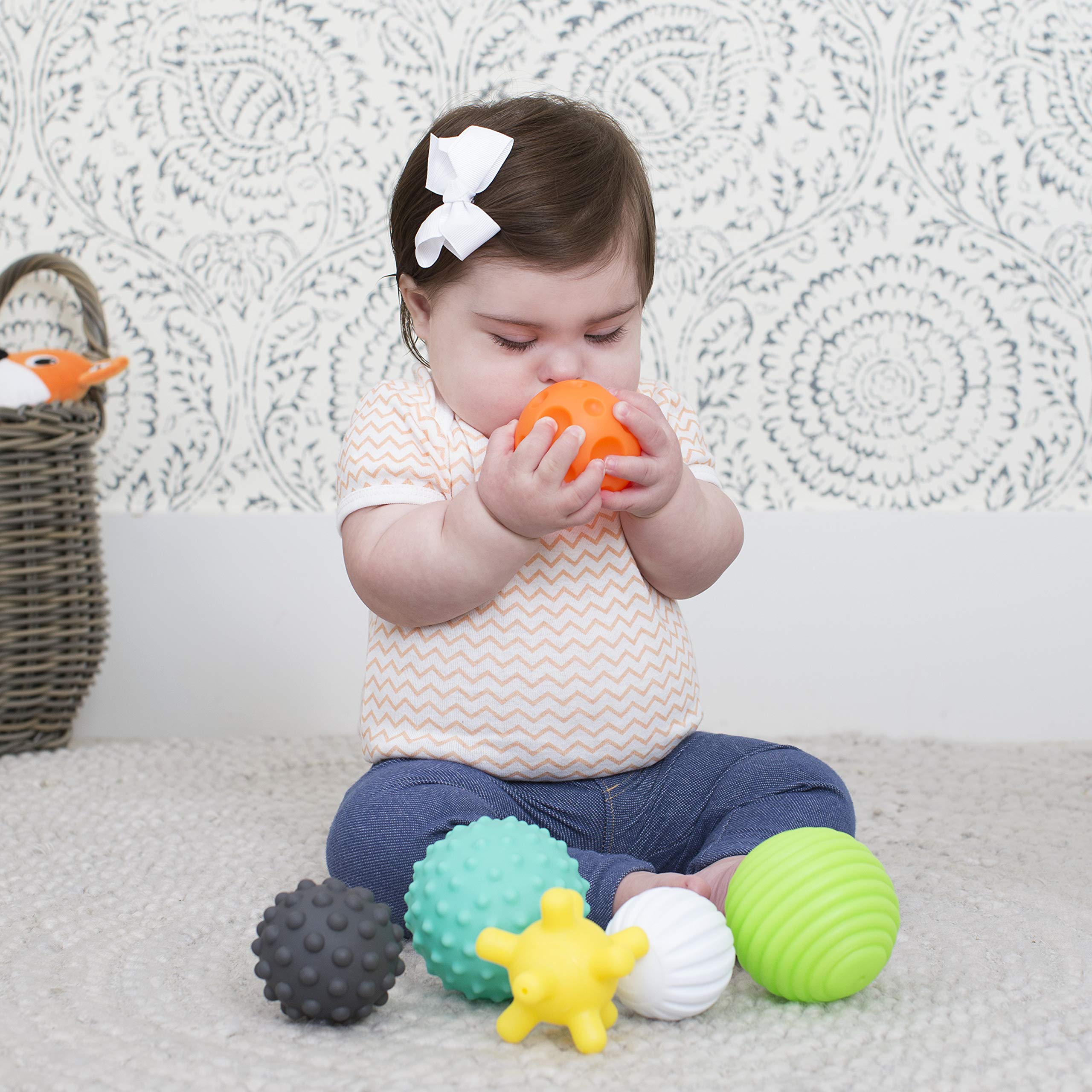 Infantino Textured Multi Ball Set - 6 Easy-to-Grab Sensory Balls for Babies 6 Months+ 12