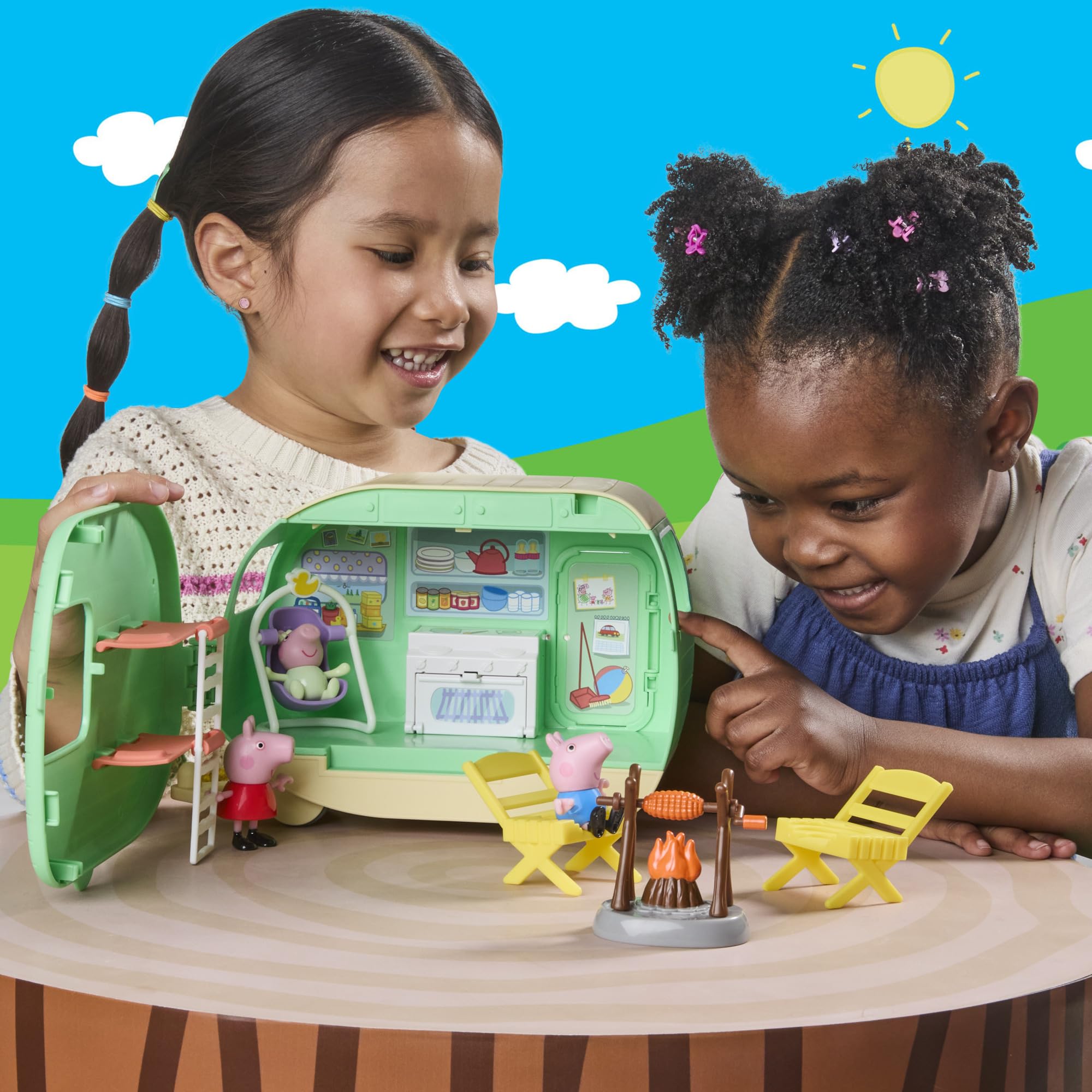Peppa Pig Three Little Piggies Caravan Playset with 3 Figures - Ages 3+ 3
