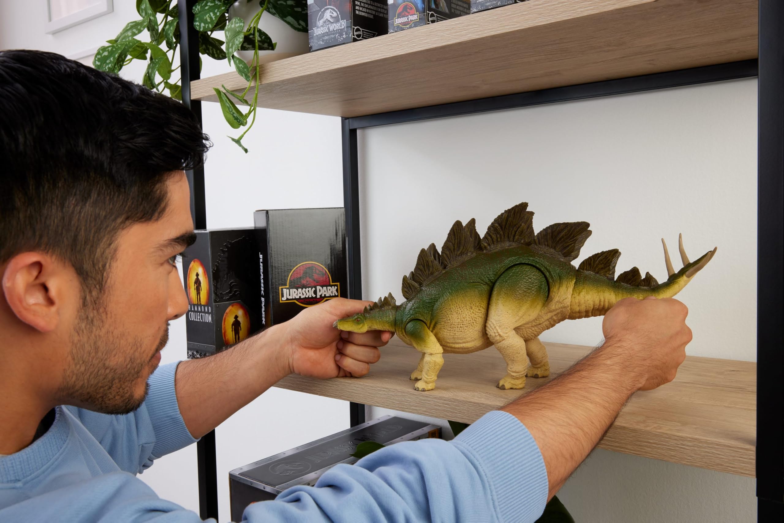 Mattel Jurassic World Hammond Collection Stegosaurus Action Figure | 20.75 cm | 15 Points of Articulation 2