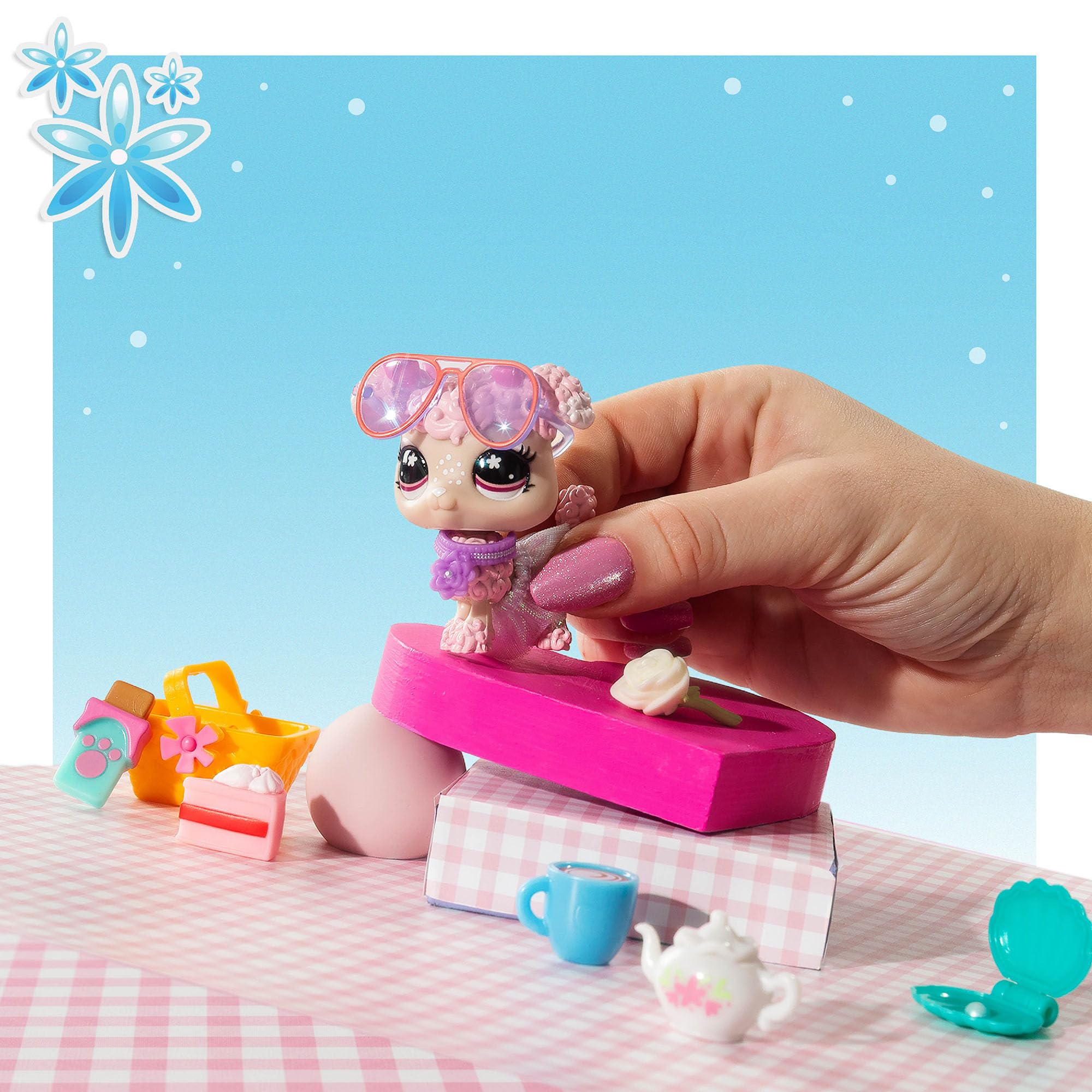 Littlest Pet Shop Pastel Trendy Poodle Figure with 9 Accessories & Virtual Code | Ages 4+