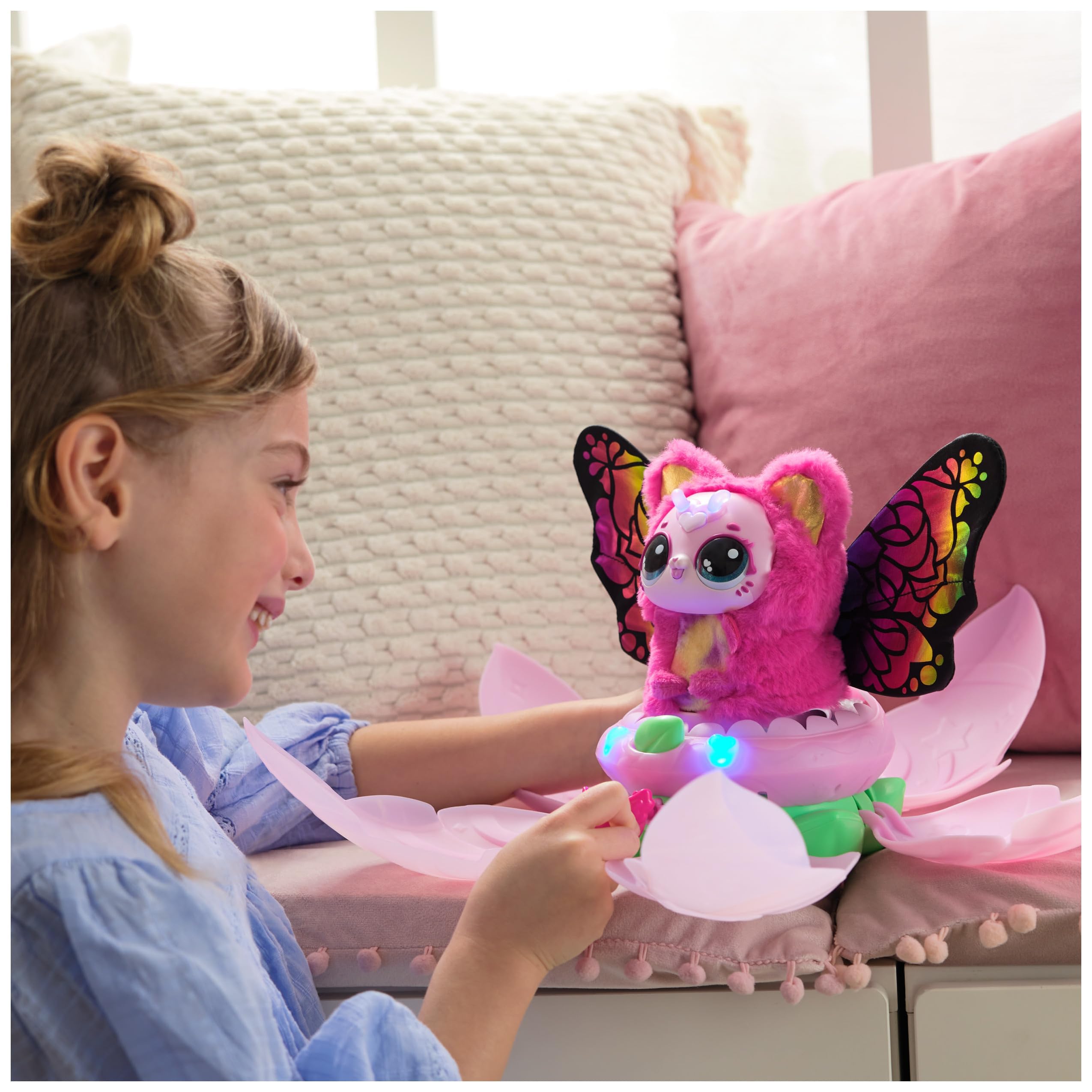 HATCHIMALS Bloomables Kittyfly Surprise Interactive Toy with Flower and Accessories 7