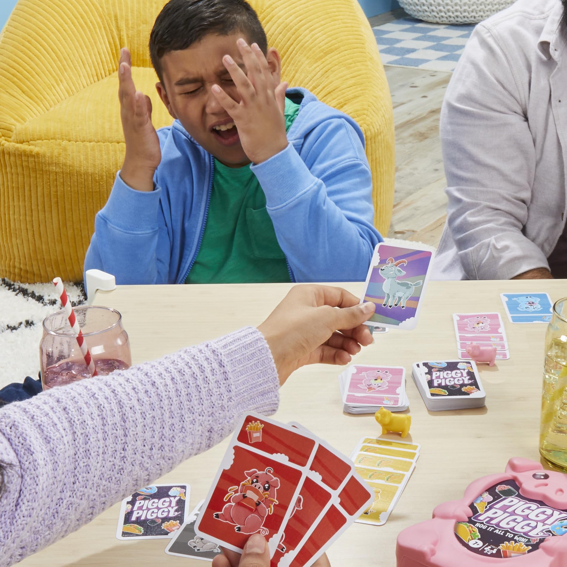 Hasbro Gaming Piggy Piggy Card Game - Strategy Game for 2-6 Players | Ages 7+ | Portable 3