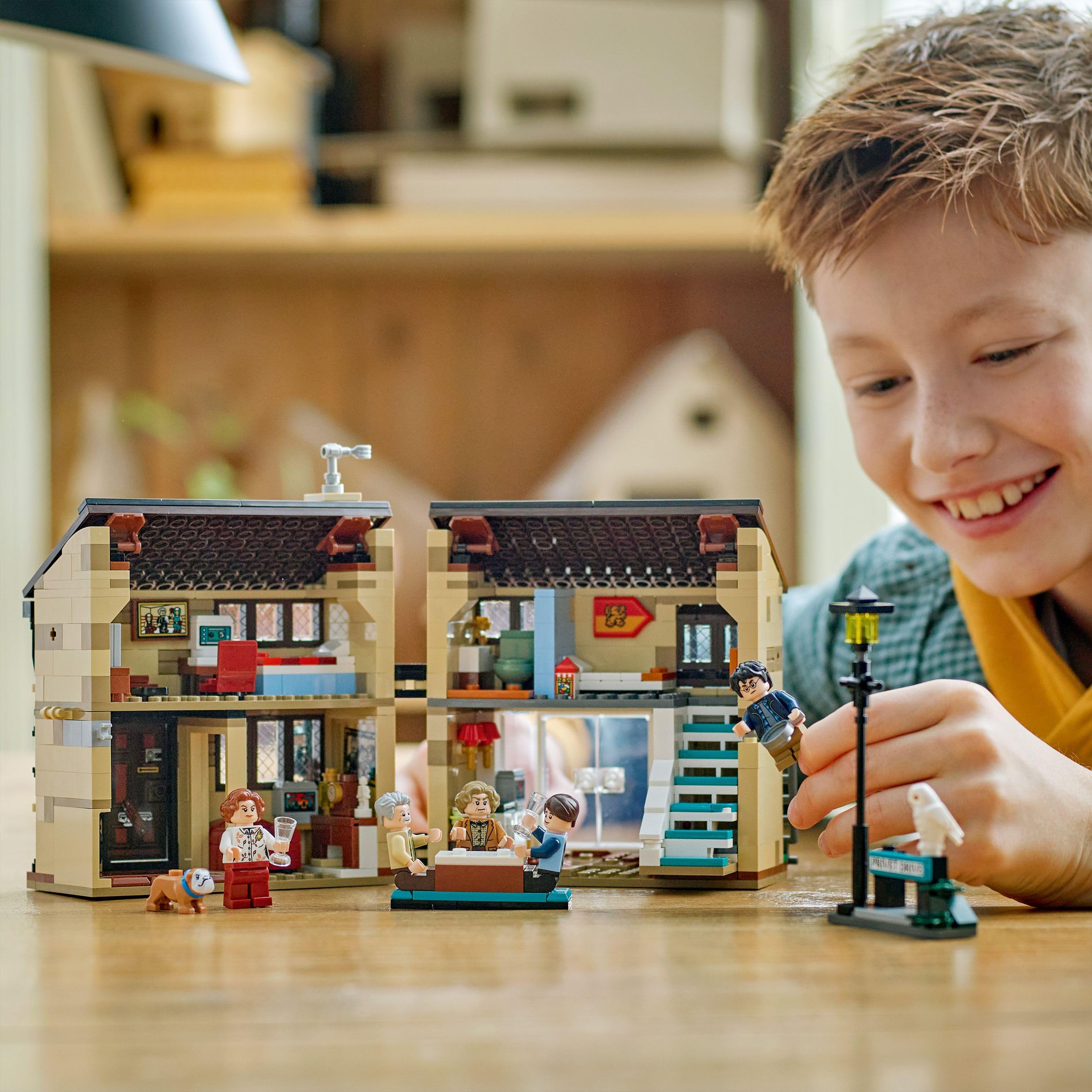 LEGO Harry Potter Privet Drive: Aunt Marge's Visit - 639-Piece Buildable House Playset for Ages 8+ 6