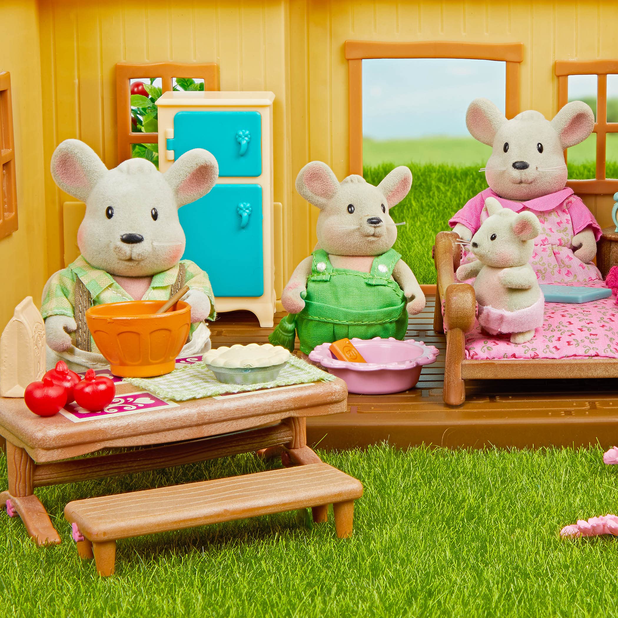 Li'l Woodzeez Handydandy Mice Family Set - 4 Collectible Wooden Figures with Storybook, Ages 3+ 13