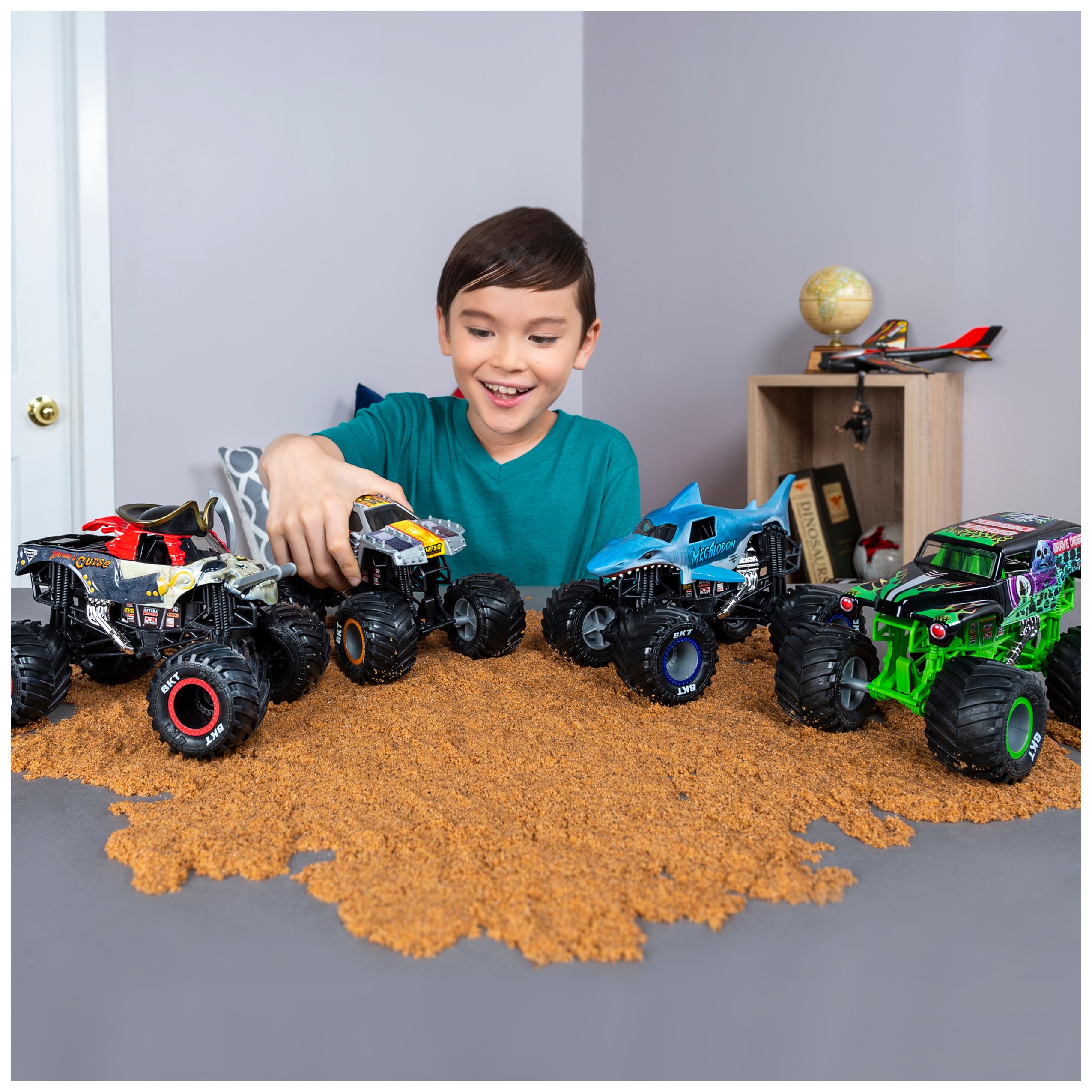 Megalodon Monster Truck - 1:24 Scale Die-Cast Vehicle for Kids 7