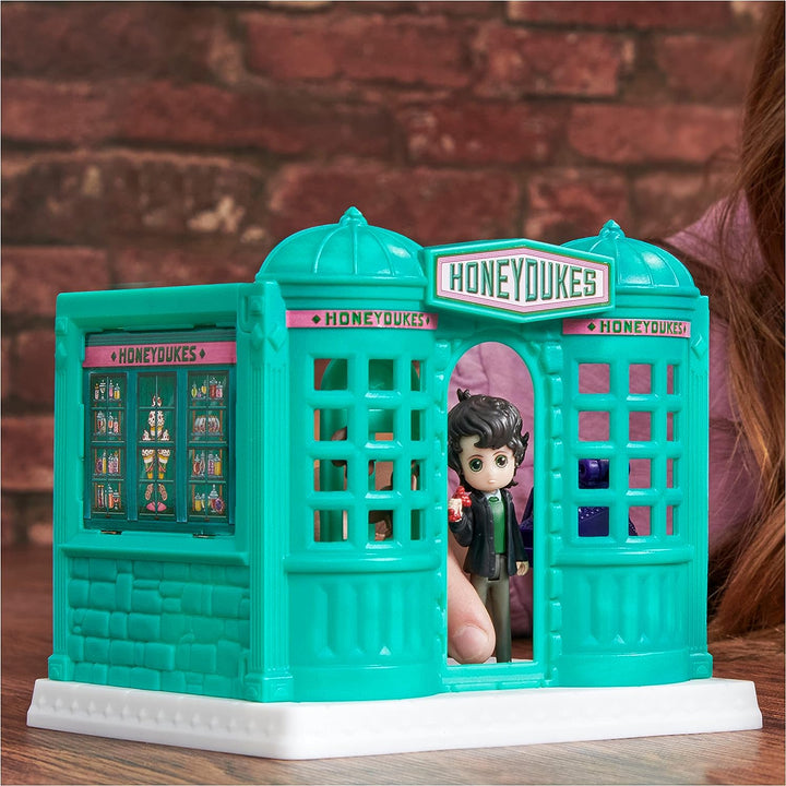 Wizarding World Harry Potter, Magical Minis Honeydukes Sweet Shop with 2 Exclusive Figures and 5 Accessories